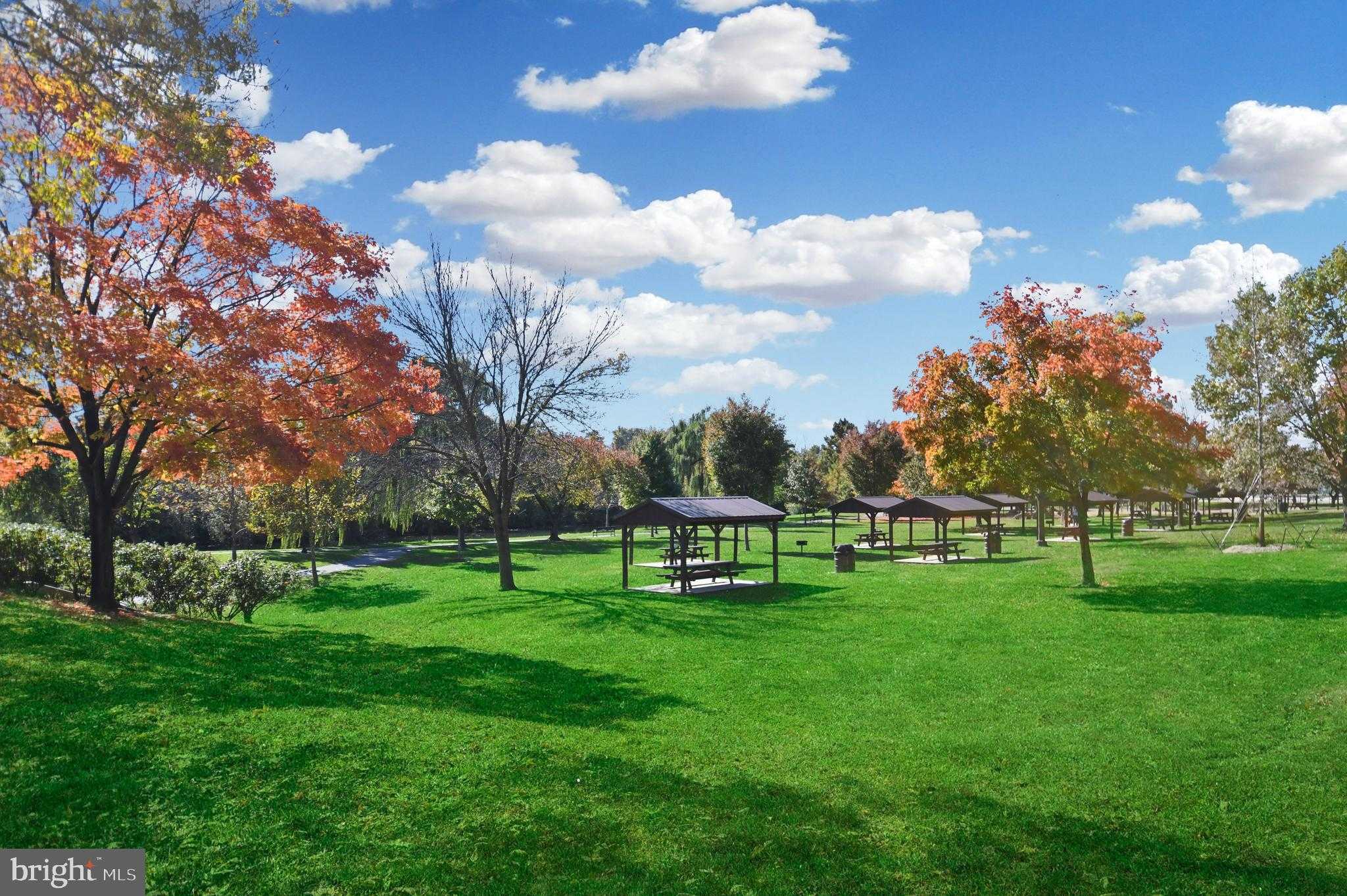 230 E 5th St photo 22