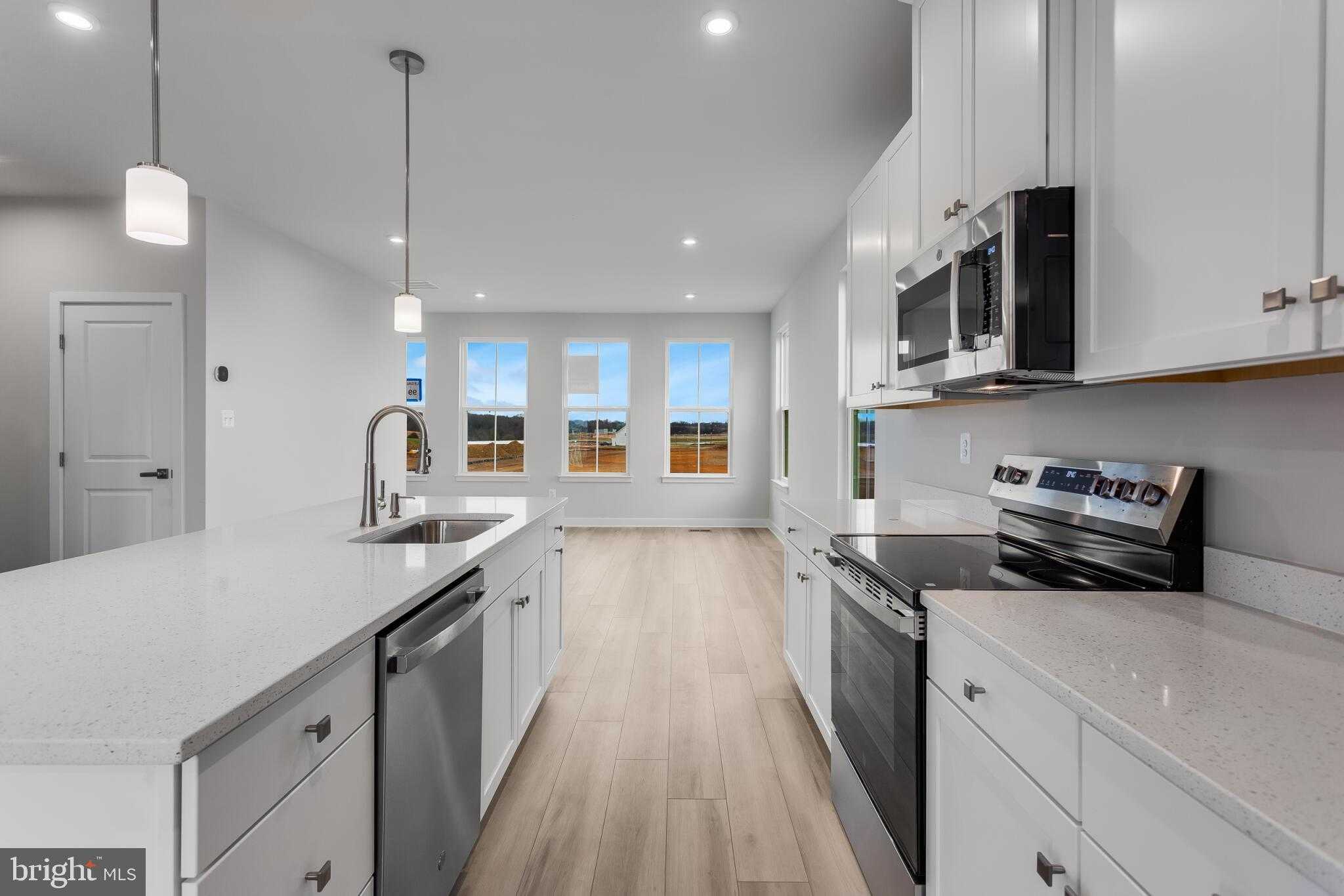 1721 Destrier St photo 7