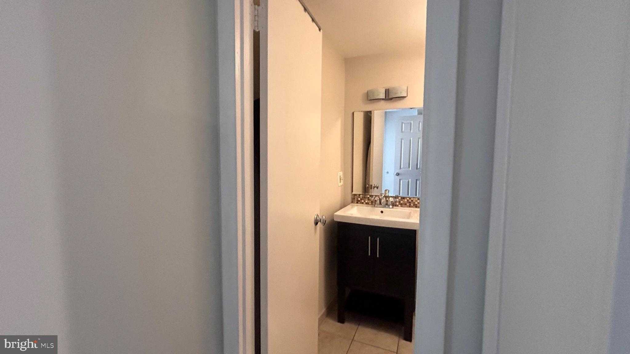 1239 Vermont Ave NW Apt 102 photo 18