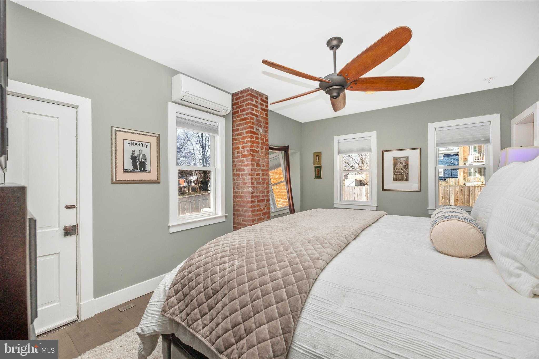 8 1/2 W 5th St photo 30