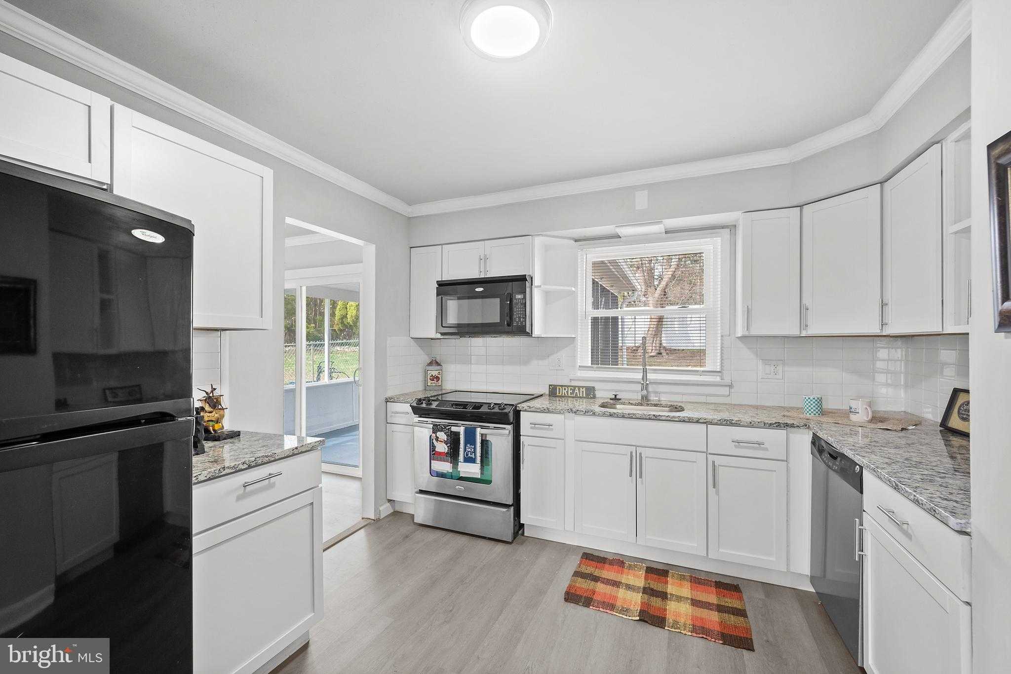 276 Clymer Ave photo 11