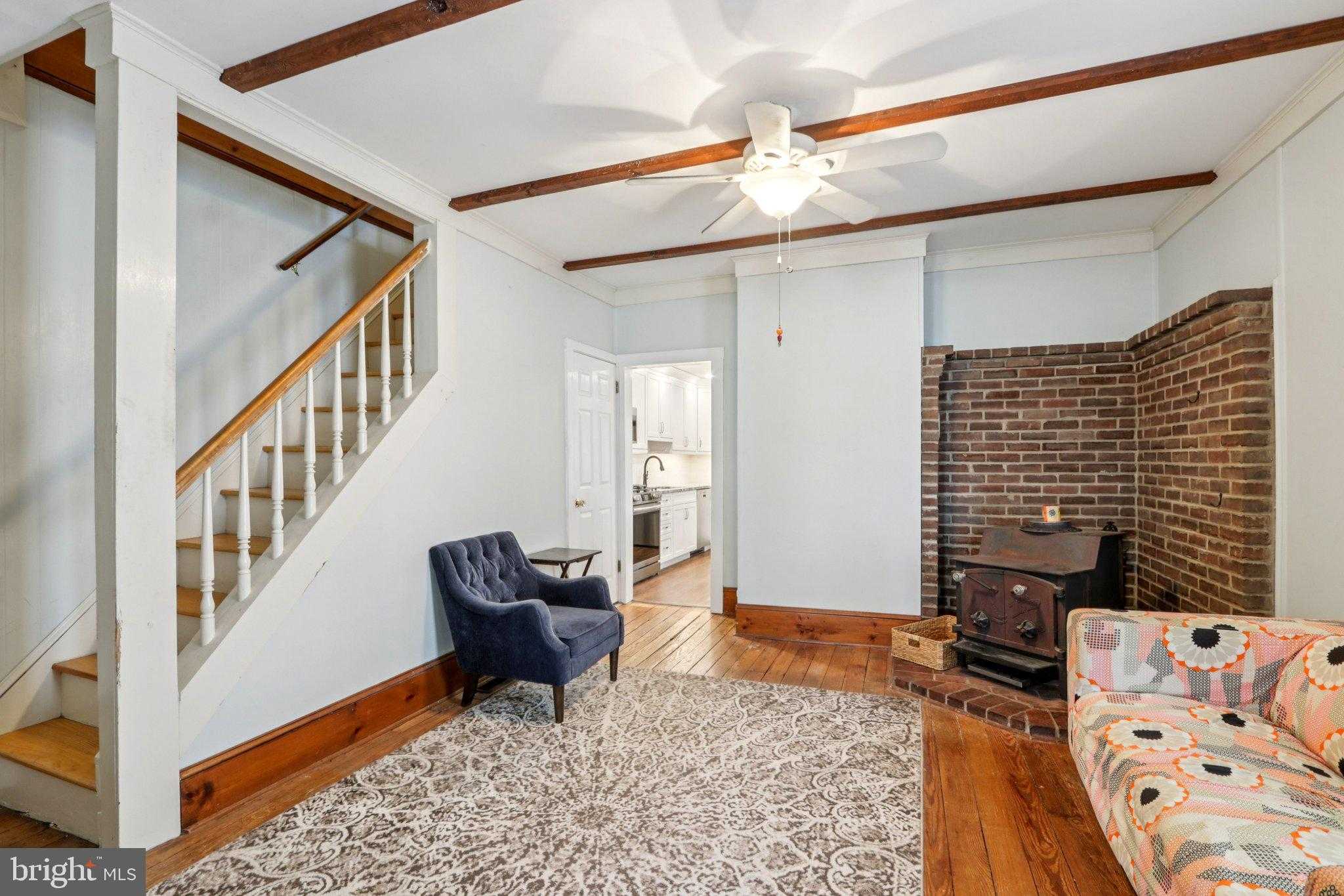 517 Crown St photo 14