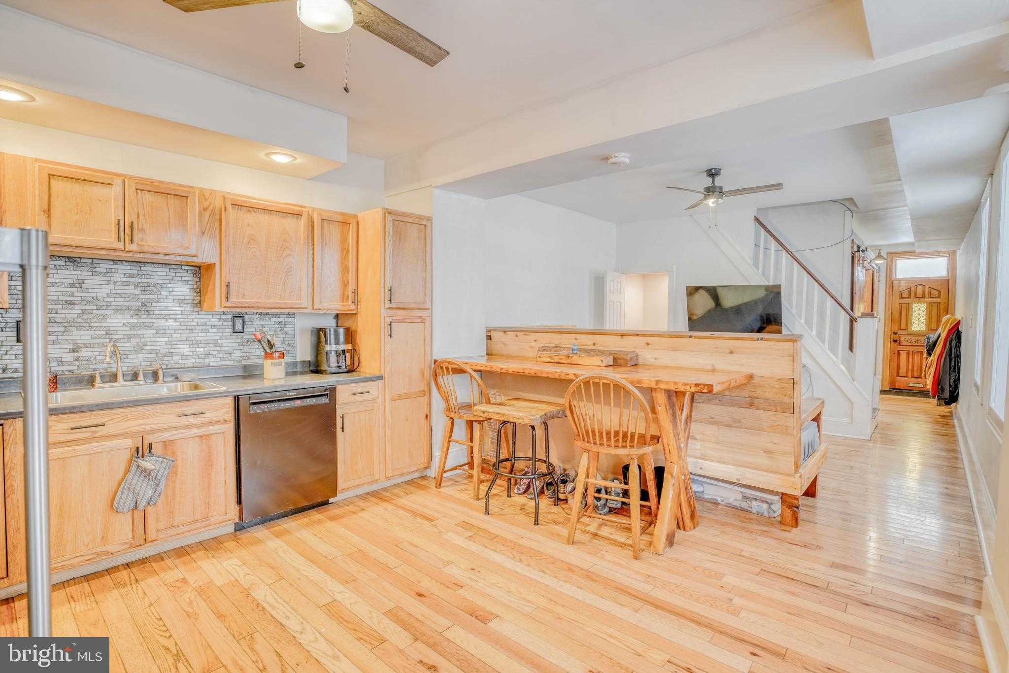 4490 Livingston St photo 11