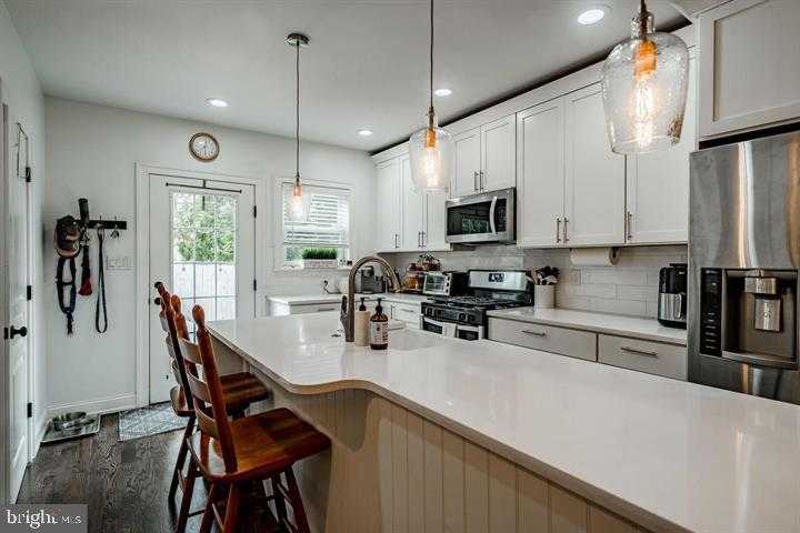 126 N Wayne St photo 2