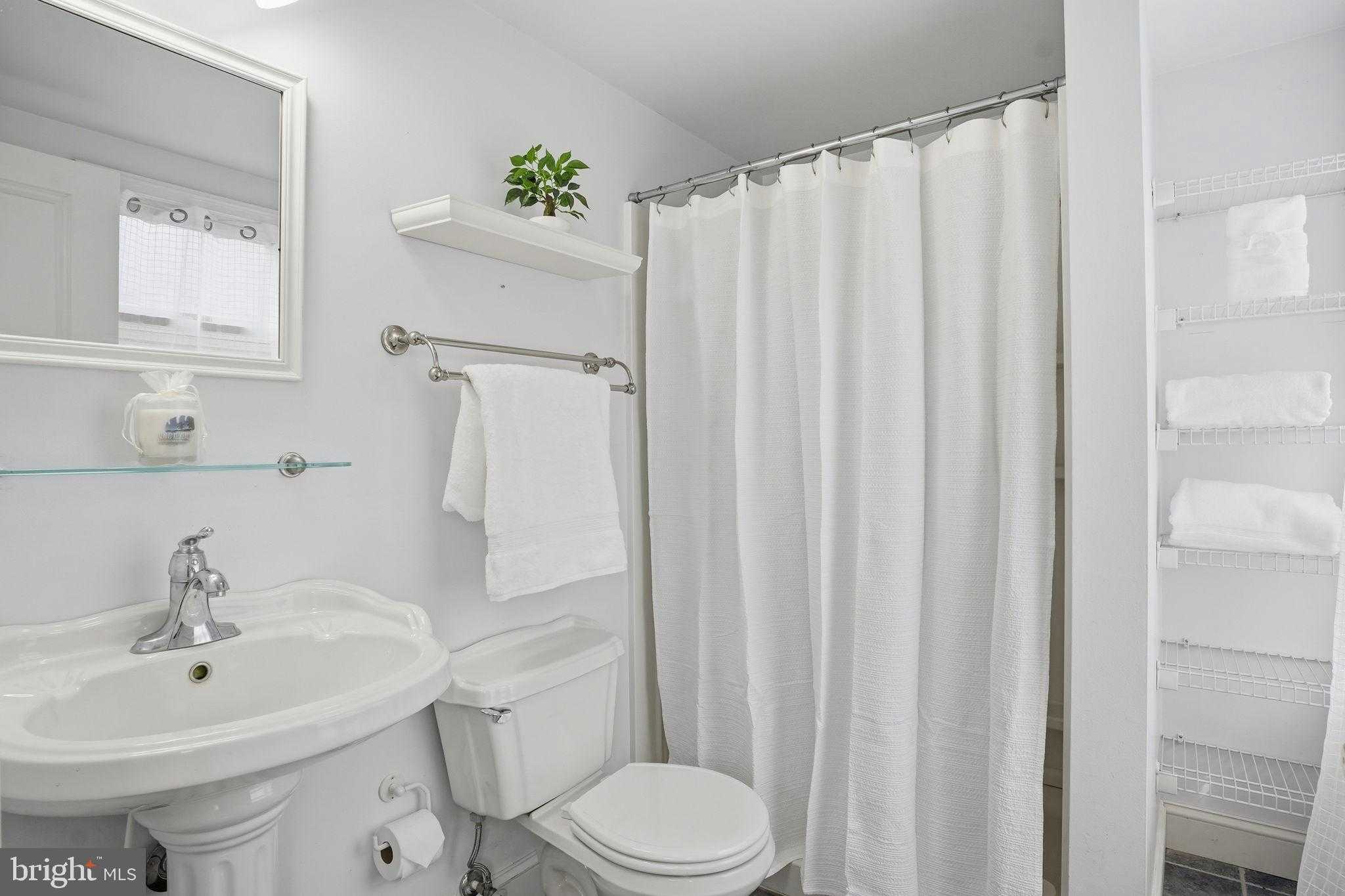 619 S Washington St photo 16