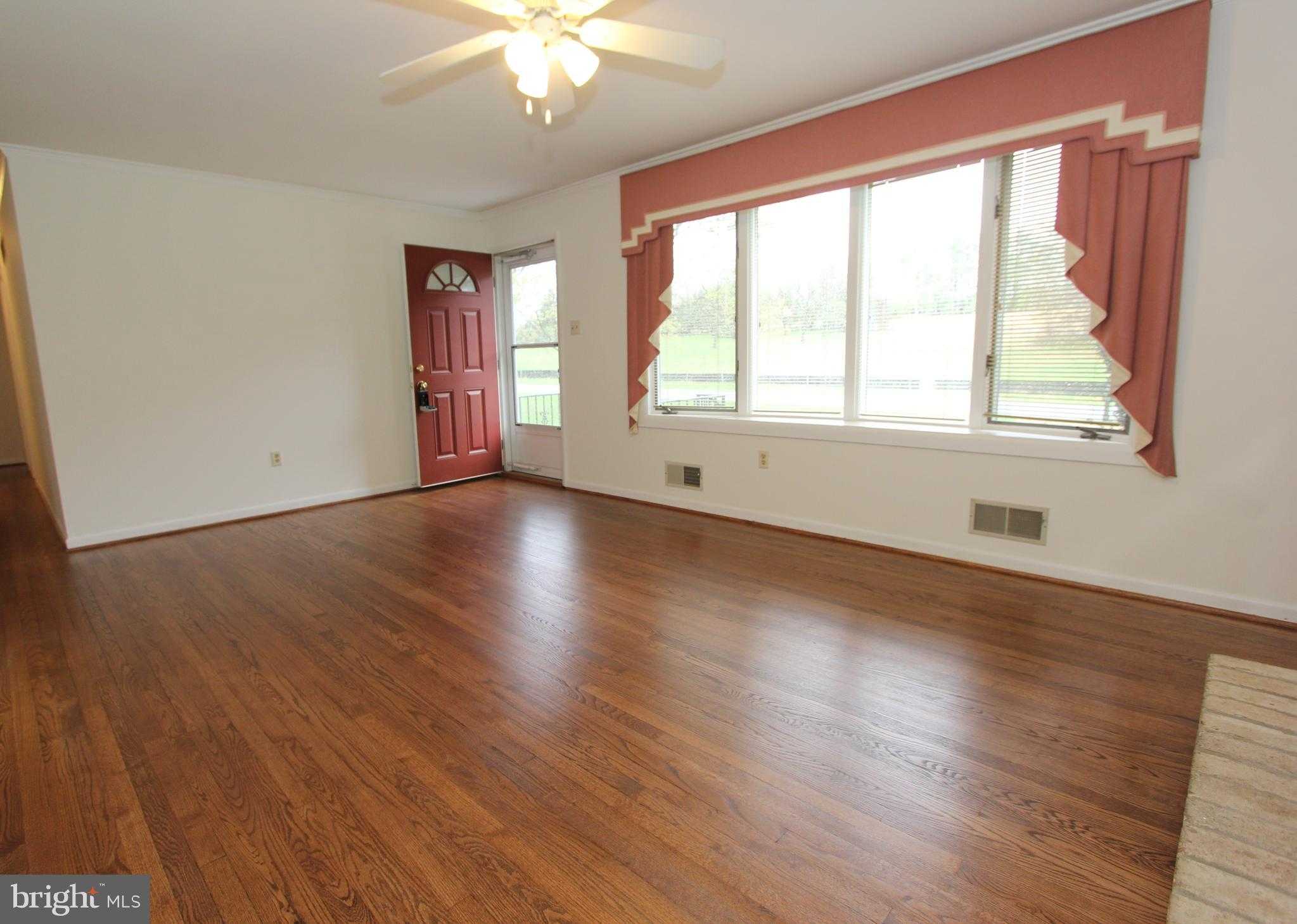 8121 Runnymeade Dr photo 5