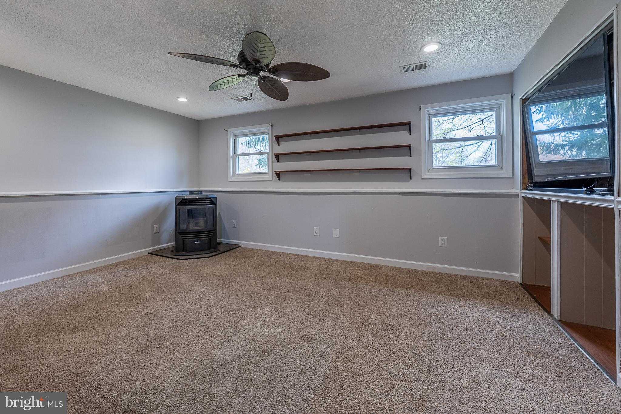 11 Mills CT photo 30