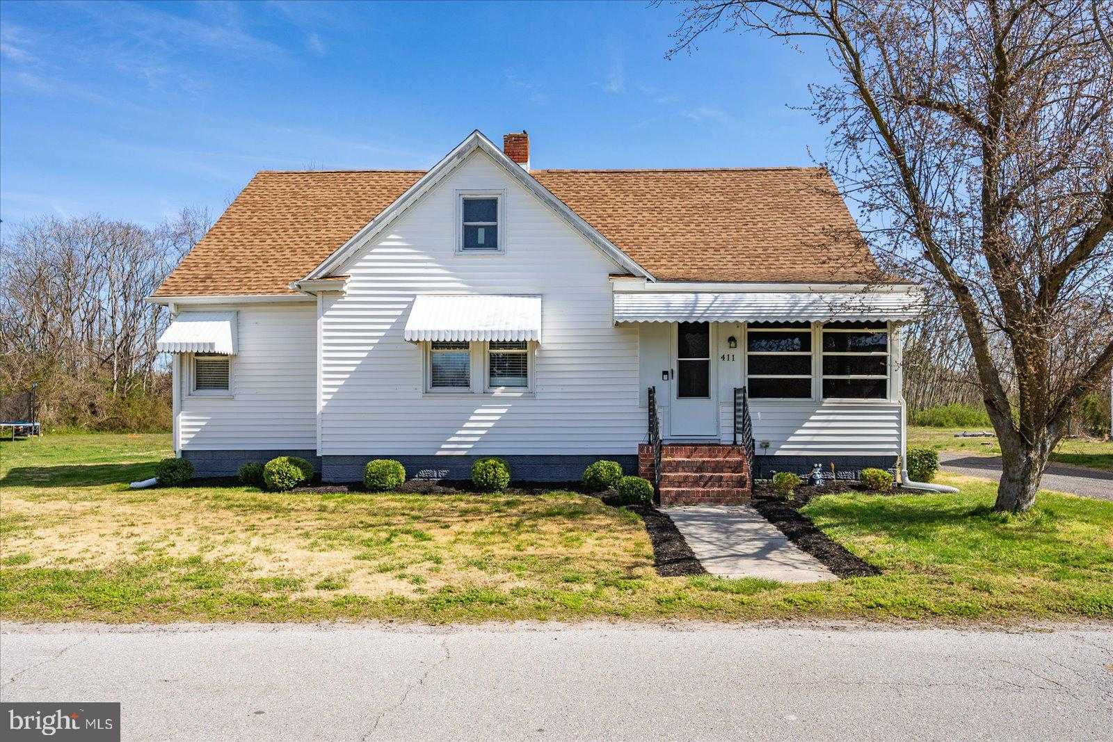 411 E Walnut St, Hebron