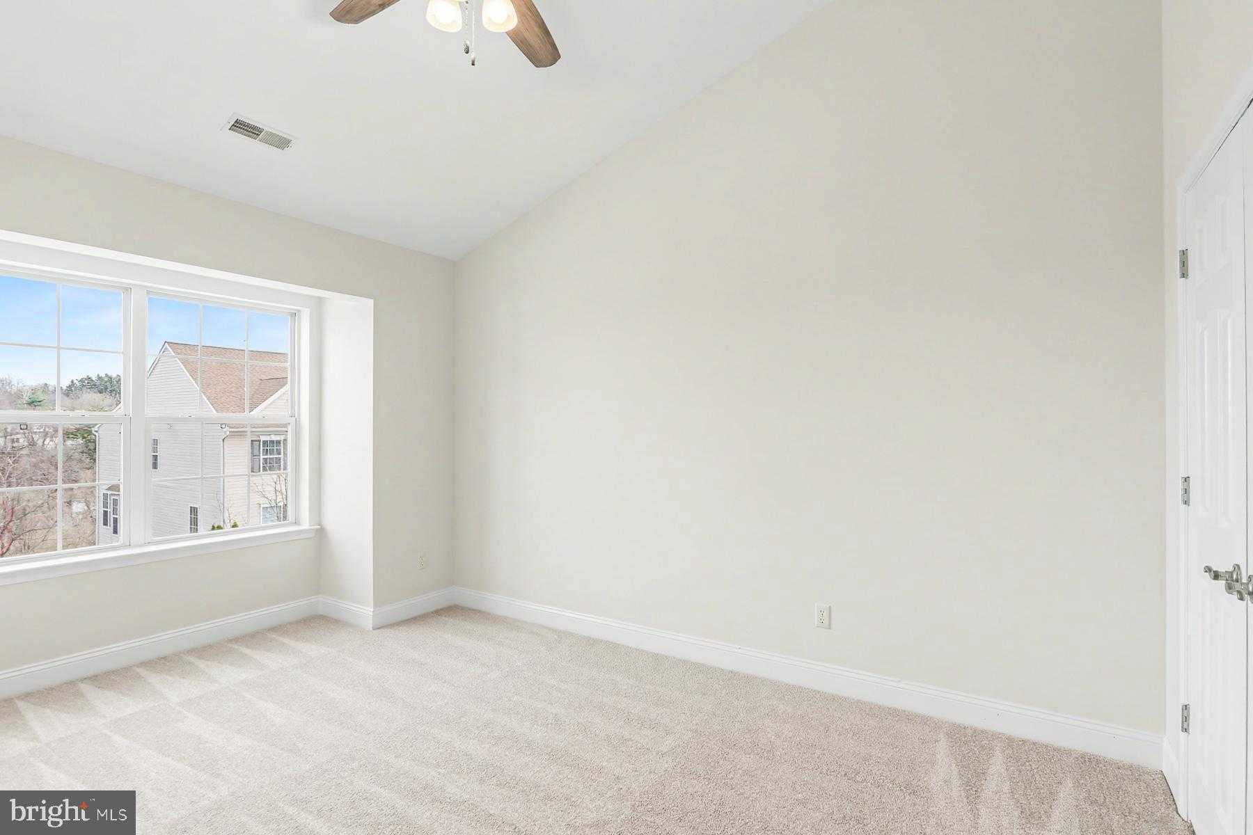 353 W Chestnut St photo 26