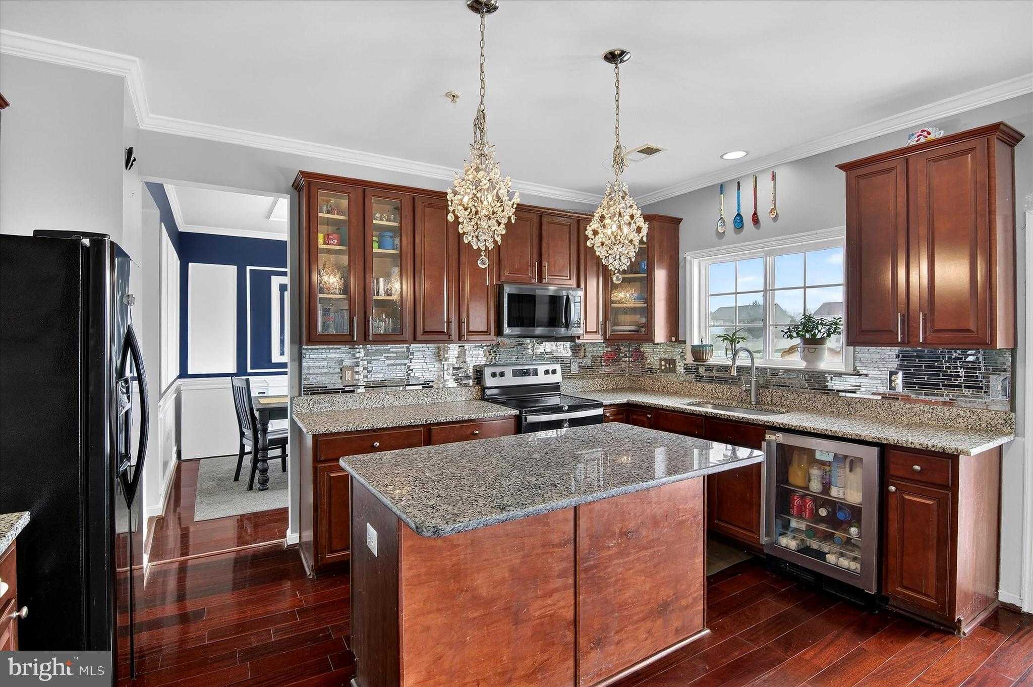 7504 White Plains Ln photo 13