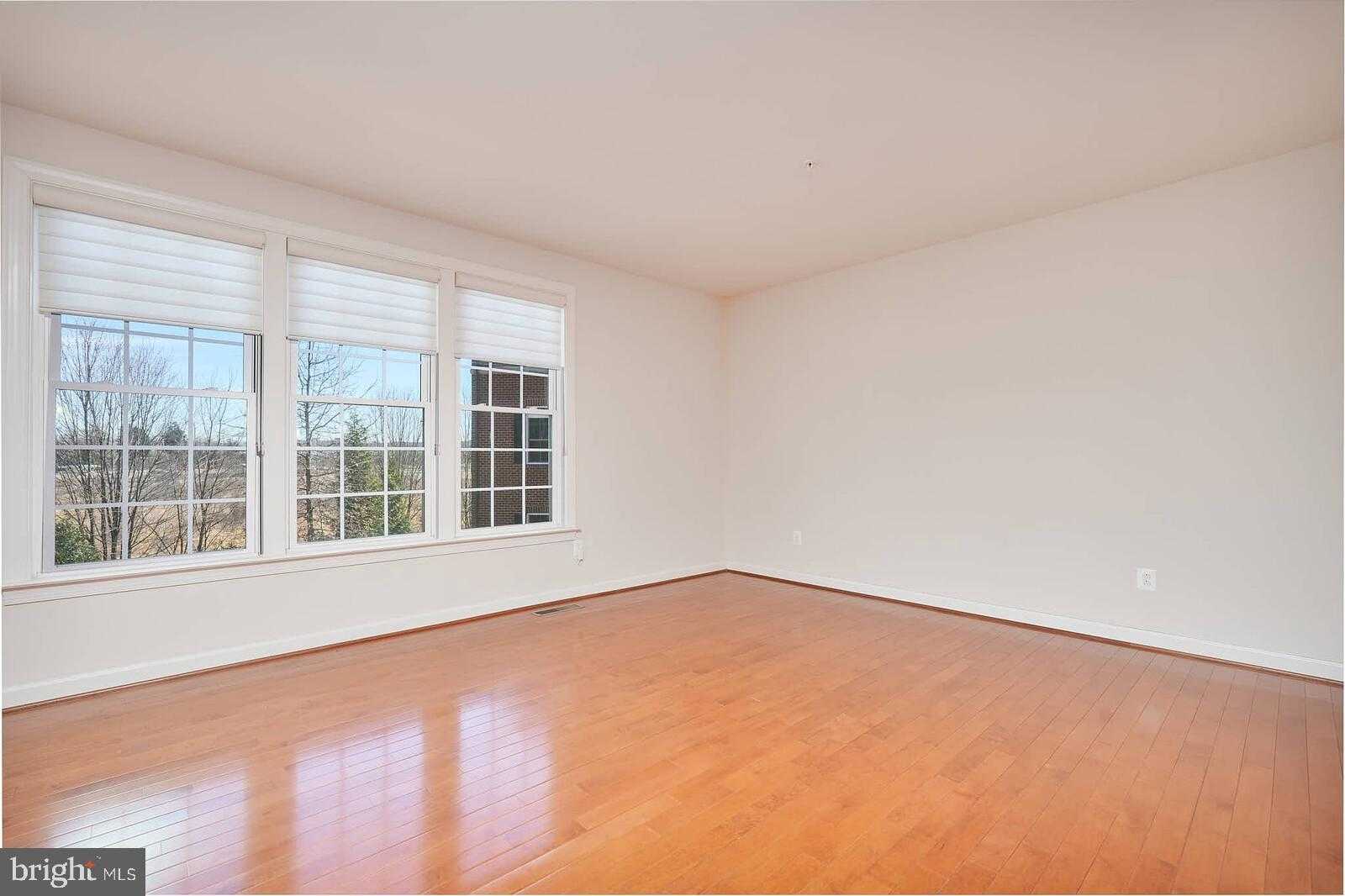 376 Parkview Ave photo 14