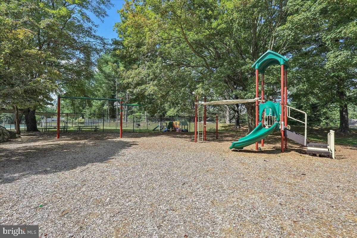 11415 Bedfordshire Ave photo 49