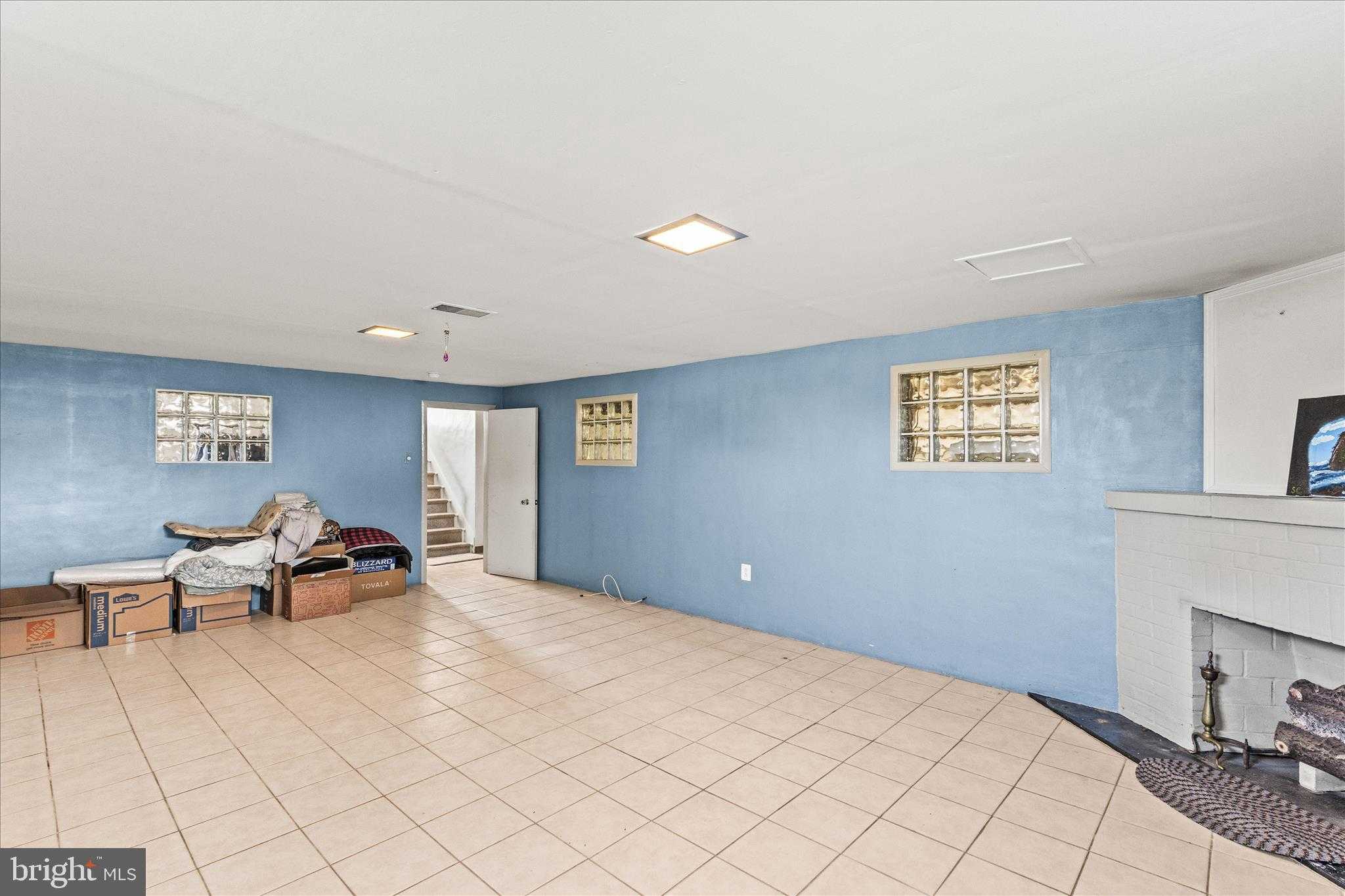 1885 Roosevelt Ave photo 27