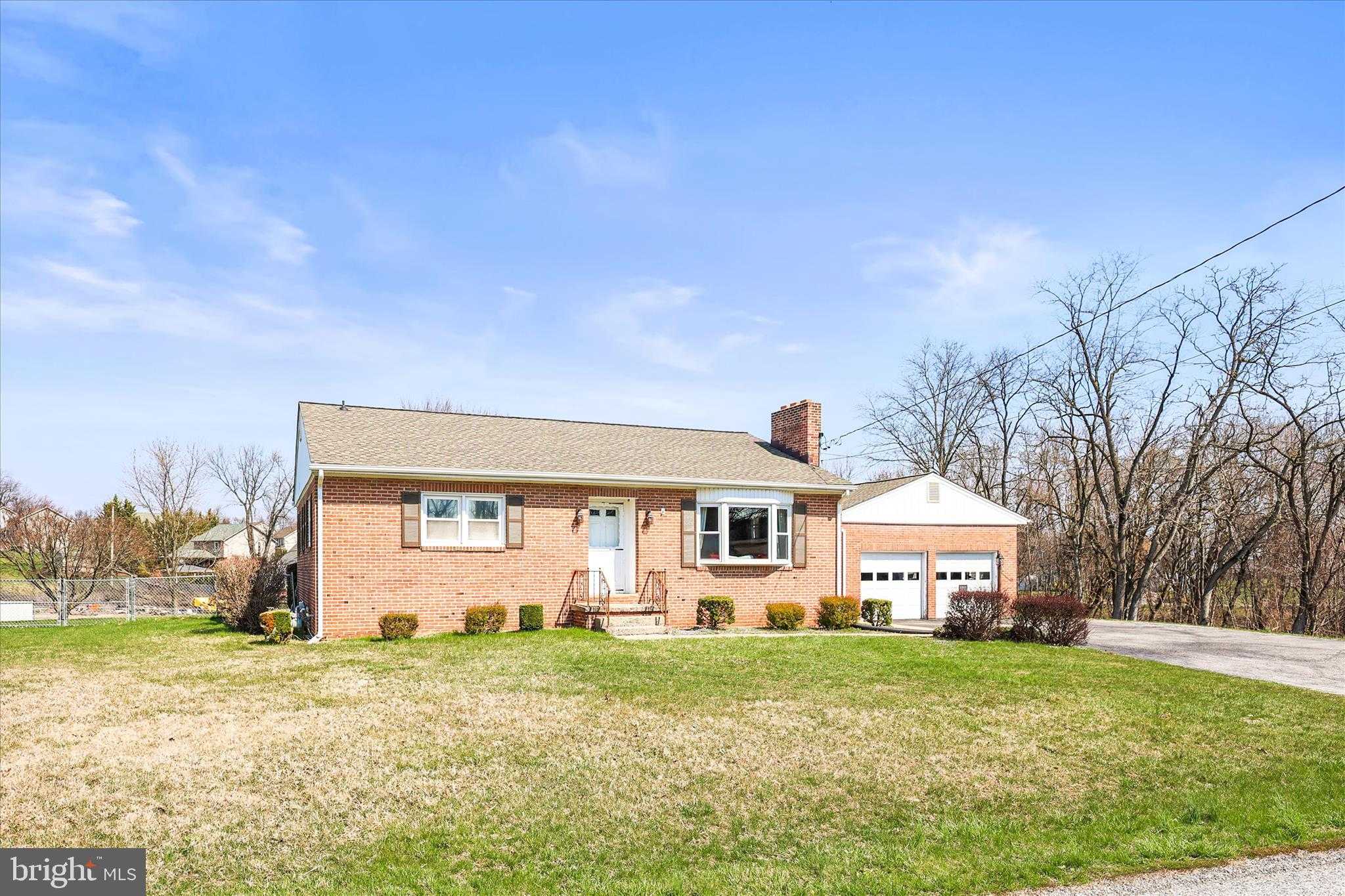 1885 Roosevelt Ave photo 6