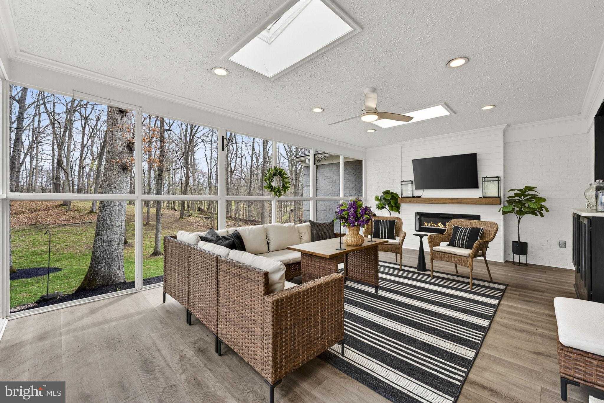 4341 Banbury Dr photo 4