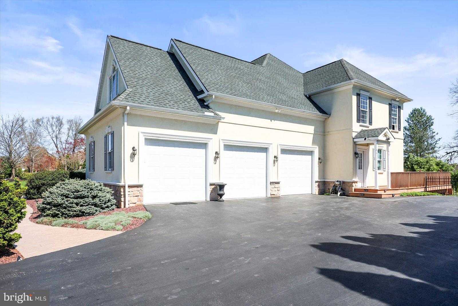 1332 Stonehenge Dr photo 4