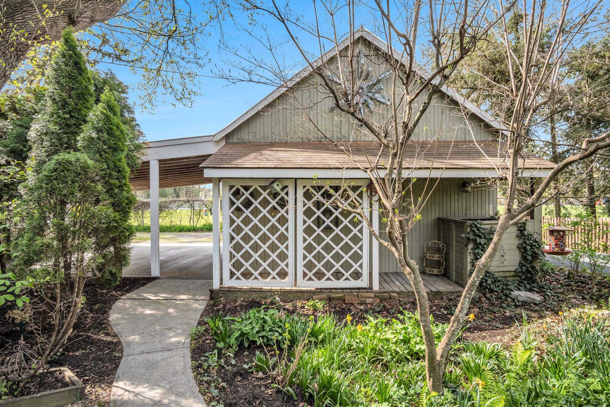 416 Walnut St photo 34