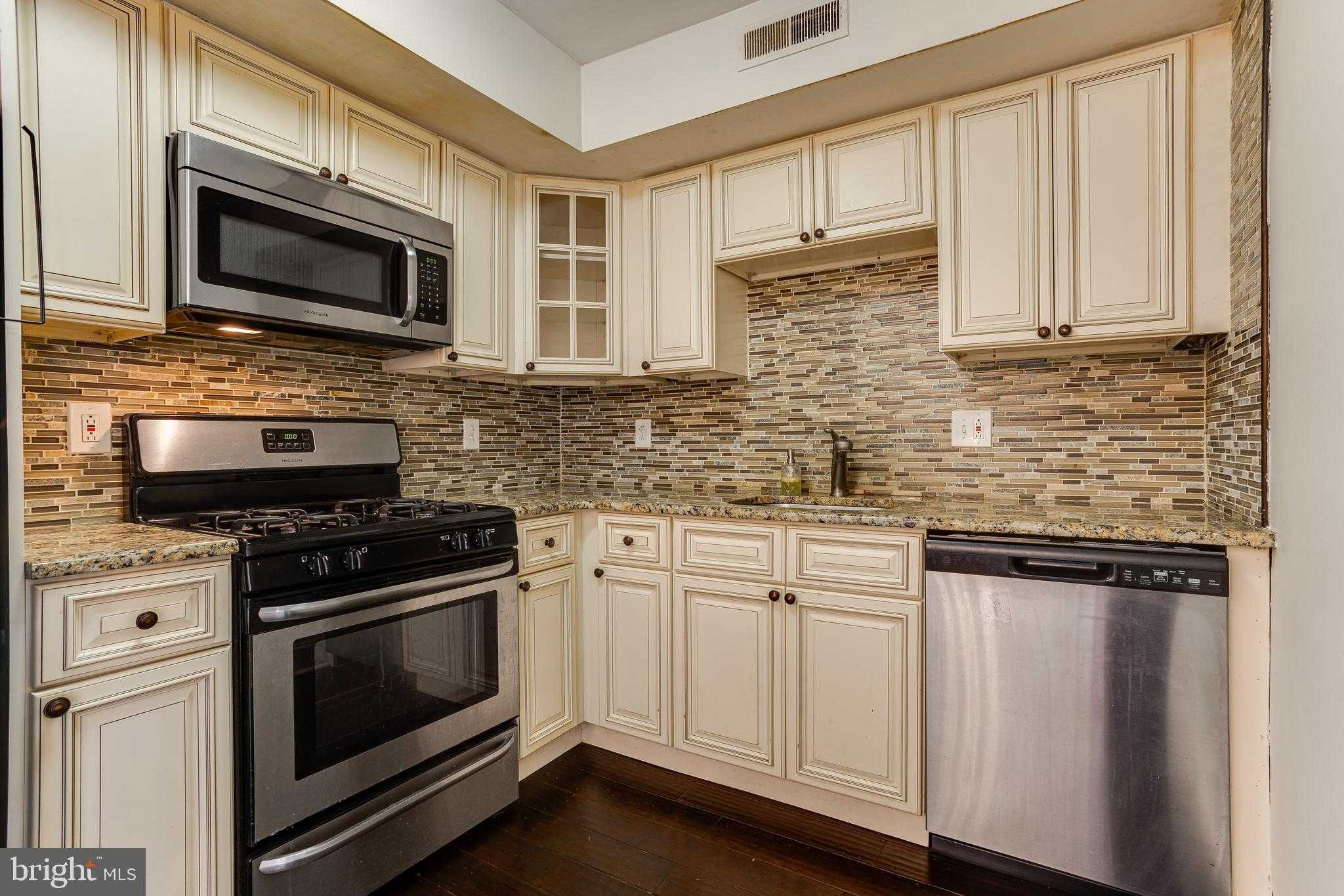 365 Hermitage St photo 24