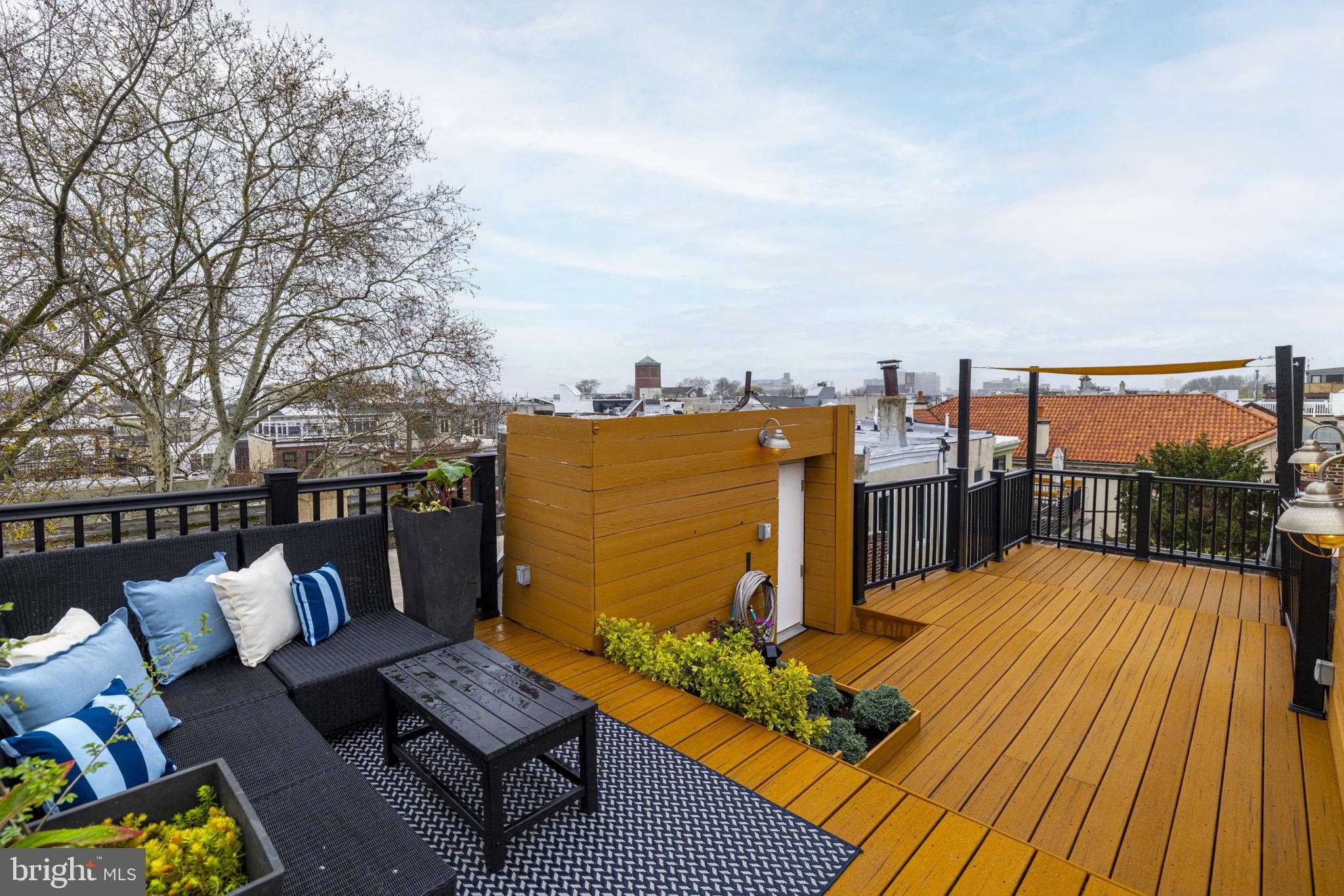 736 S 6th St photo 22