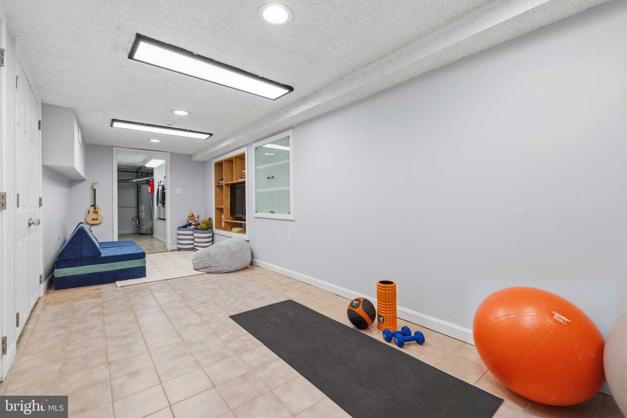 736 S 6th St photo 9