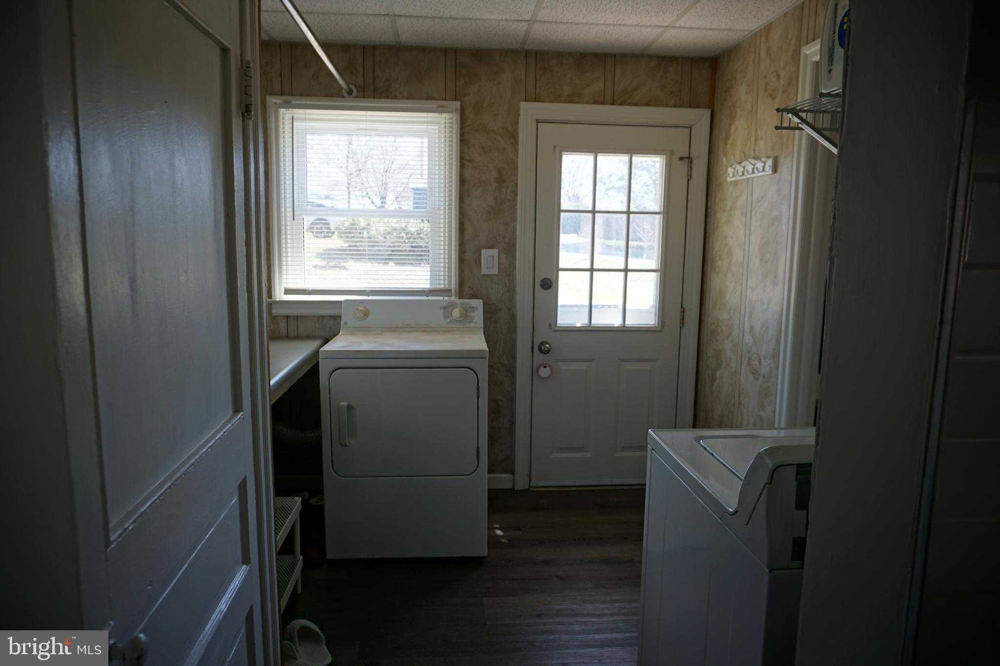 340 E Main St photo 37