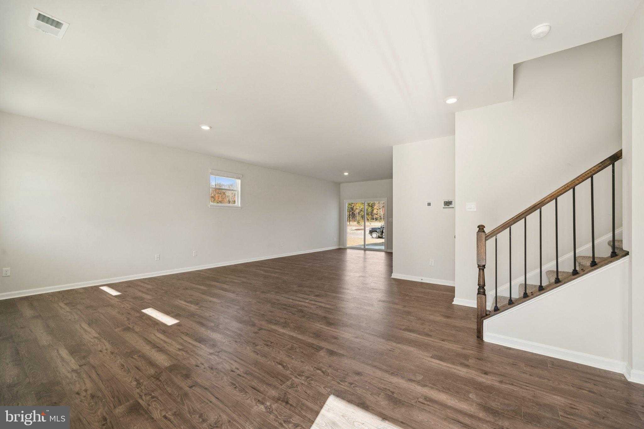 Sterling Way photo 4