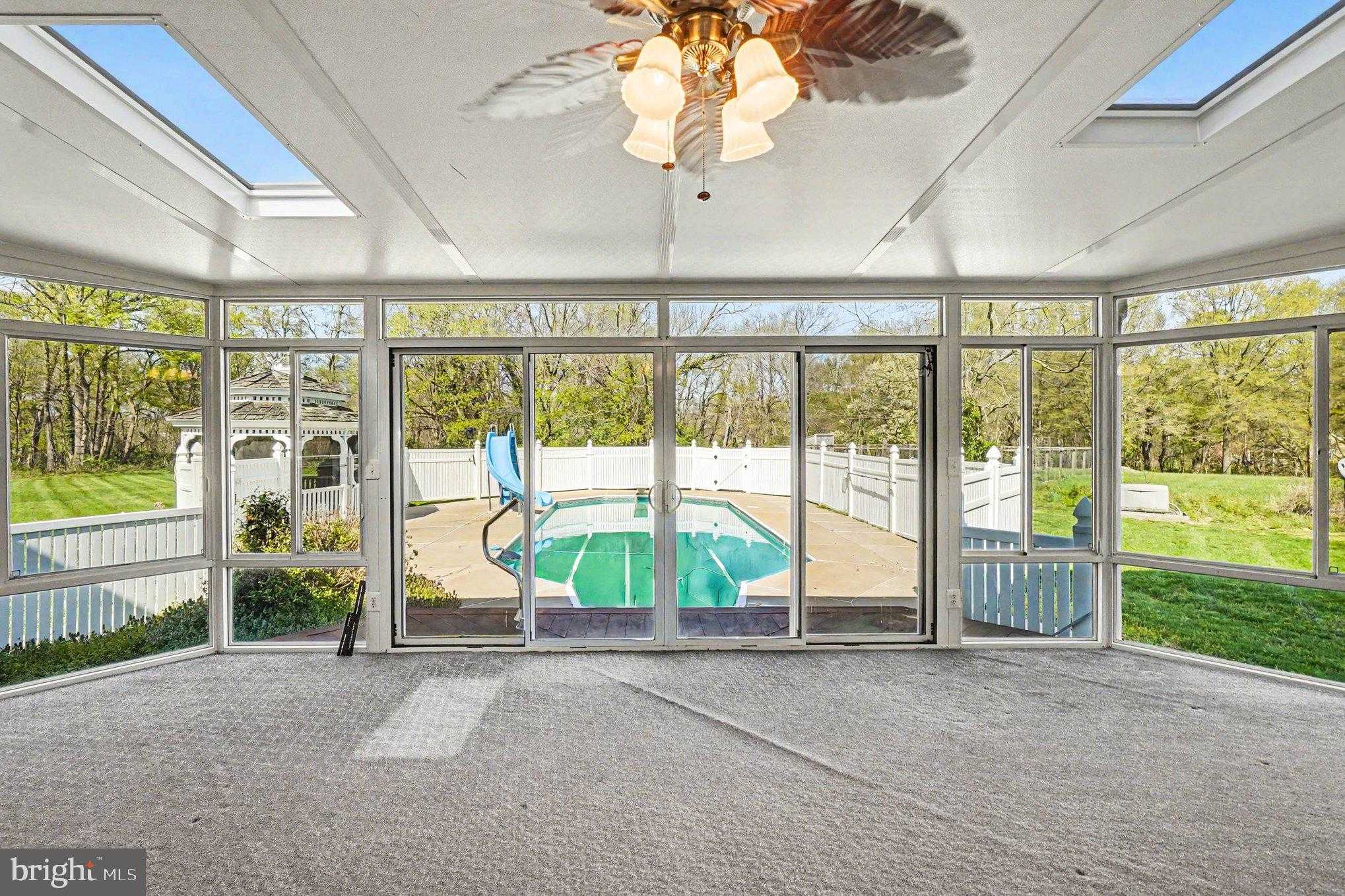 721 Knight Island Rd photo 41