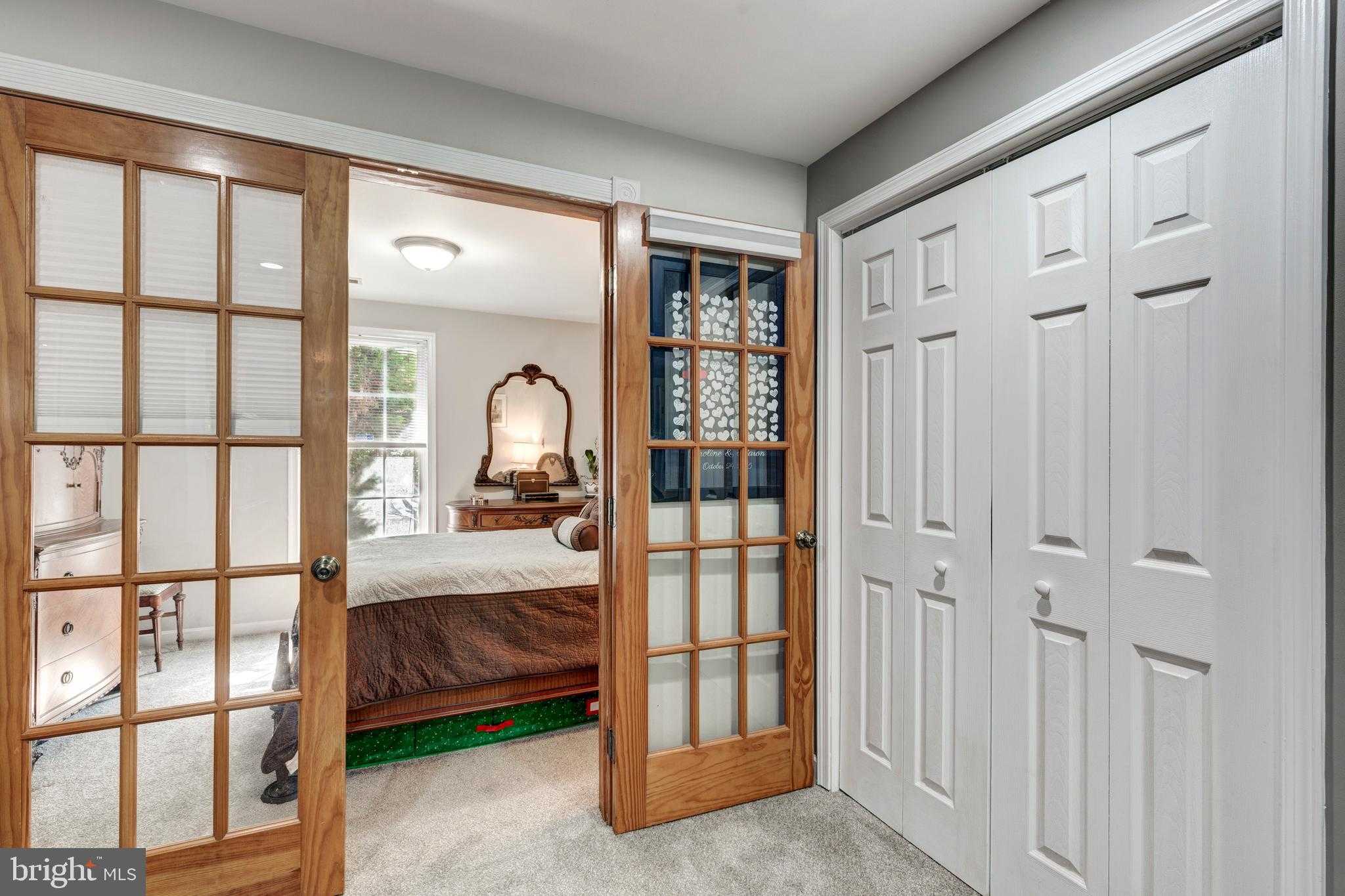 314 Huntinghorn St photo 33