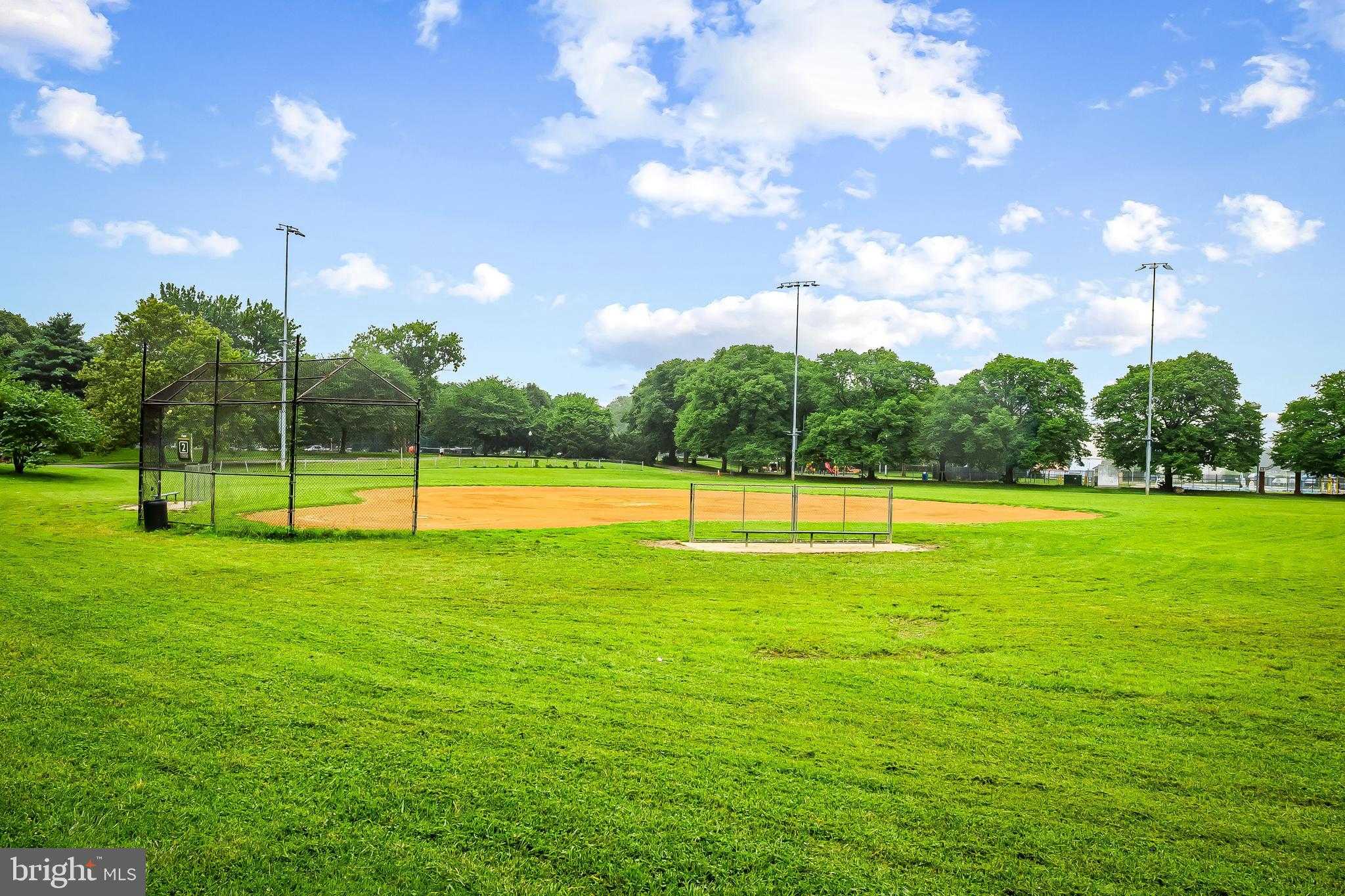 2529 Eastern Ave photo 46