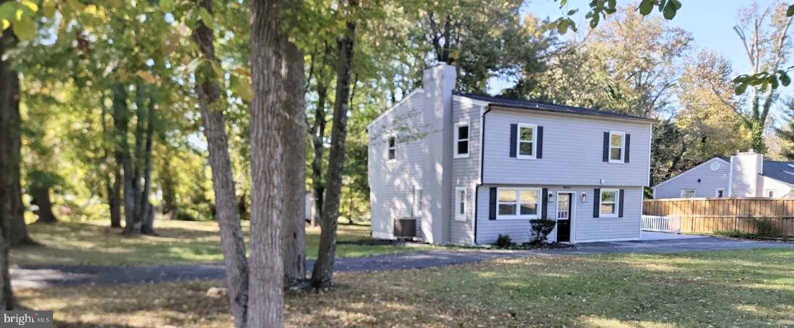 8426 Woodlawn St photo 4