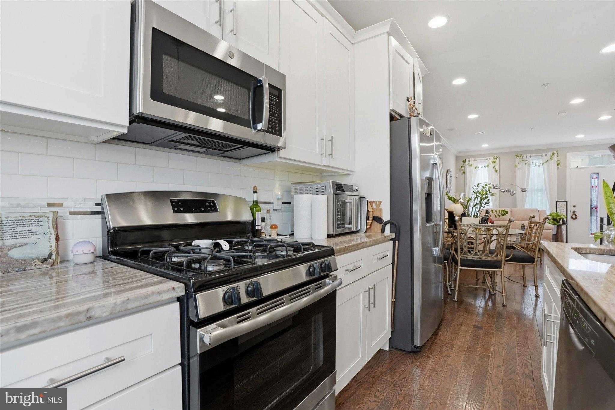 1739 W Seybert St photo 6