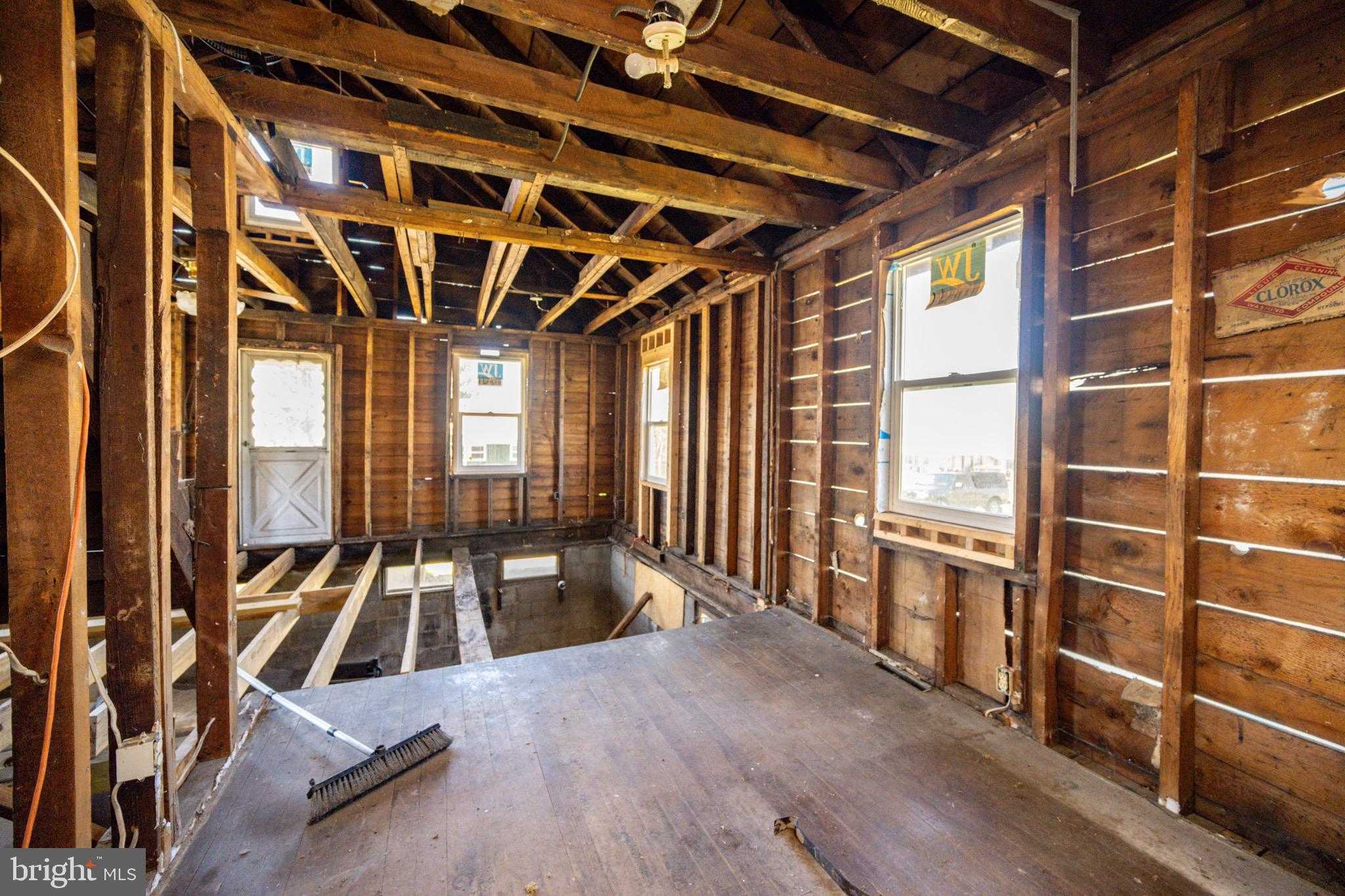 422 Maple Ave photo 16