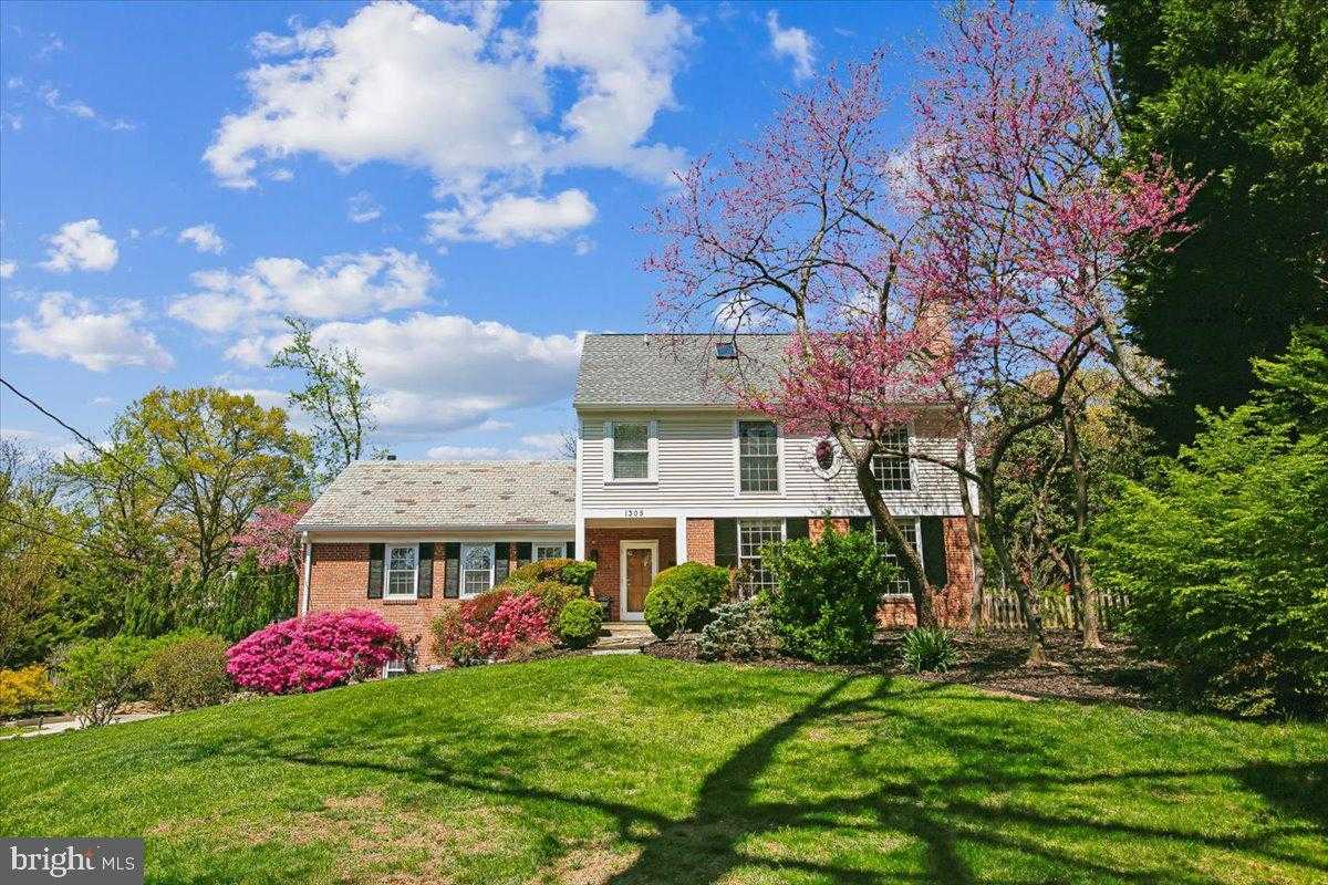 1305 Key Dr, Alexandria