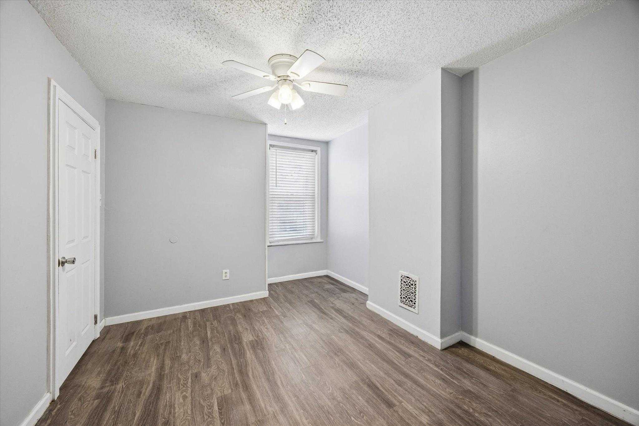 402 Lyceum Ave photo 18