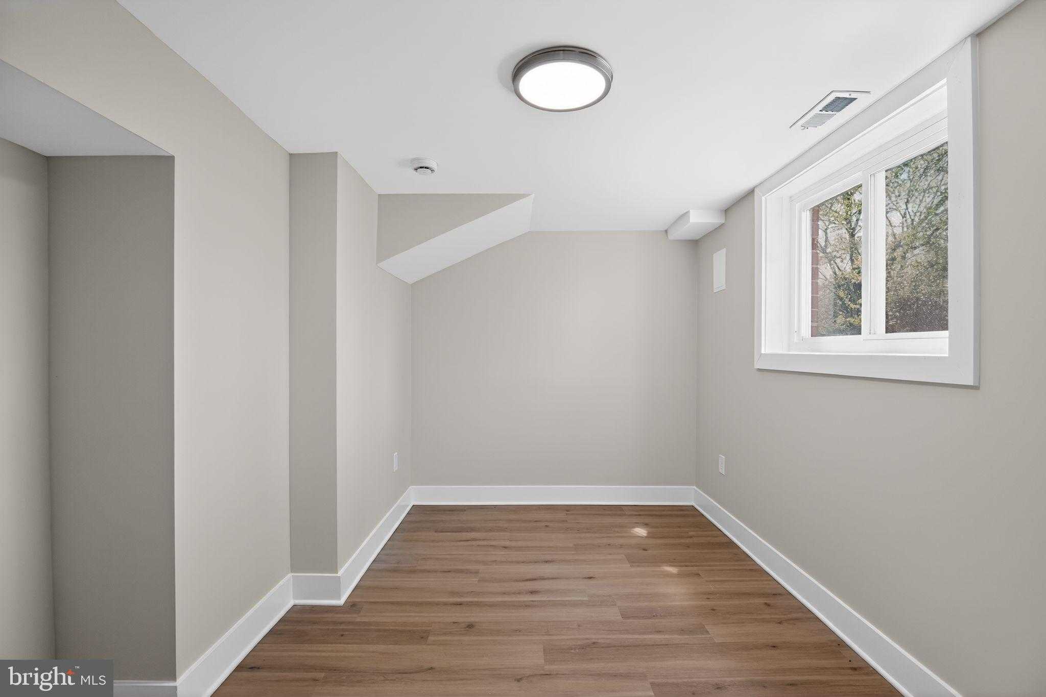 7303 Epping Ave photo 27