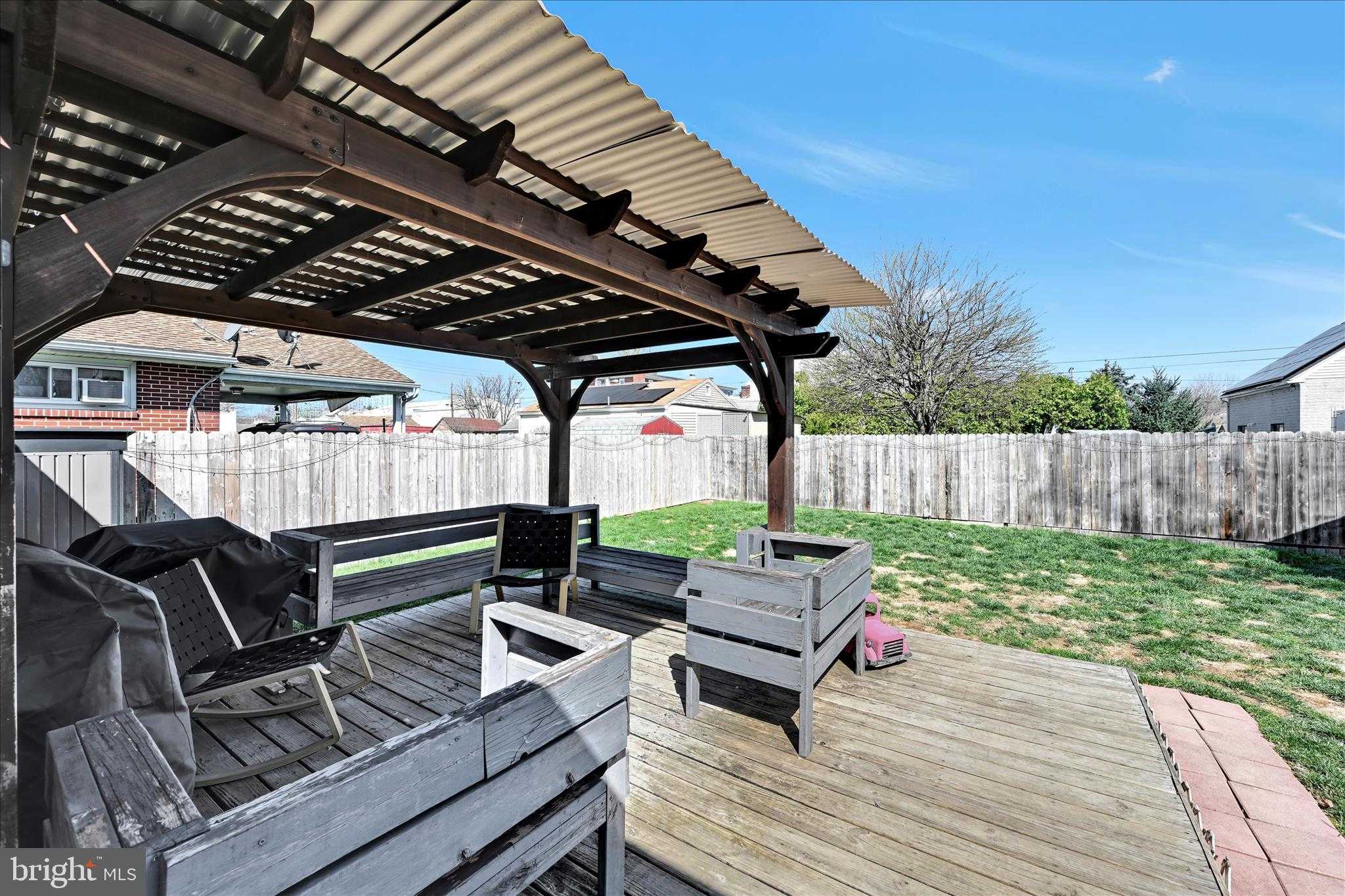 605 E Lehman St photo 24