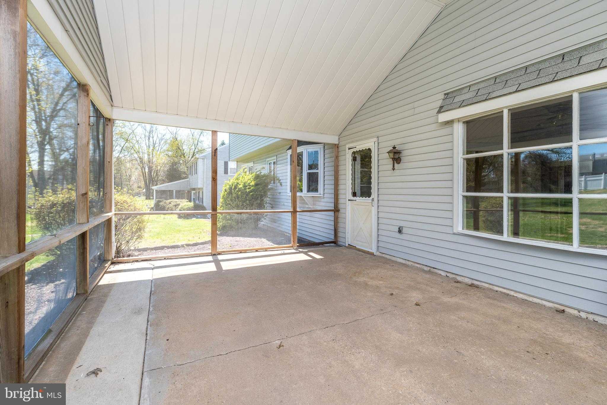 67 Pine Ave photo 57