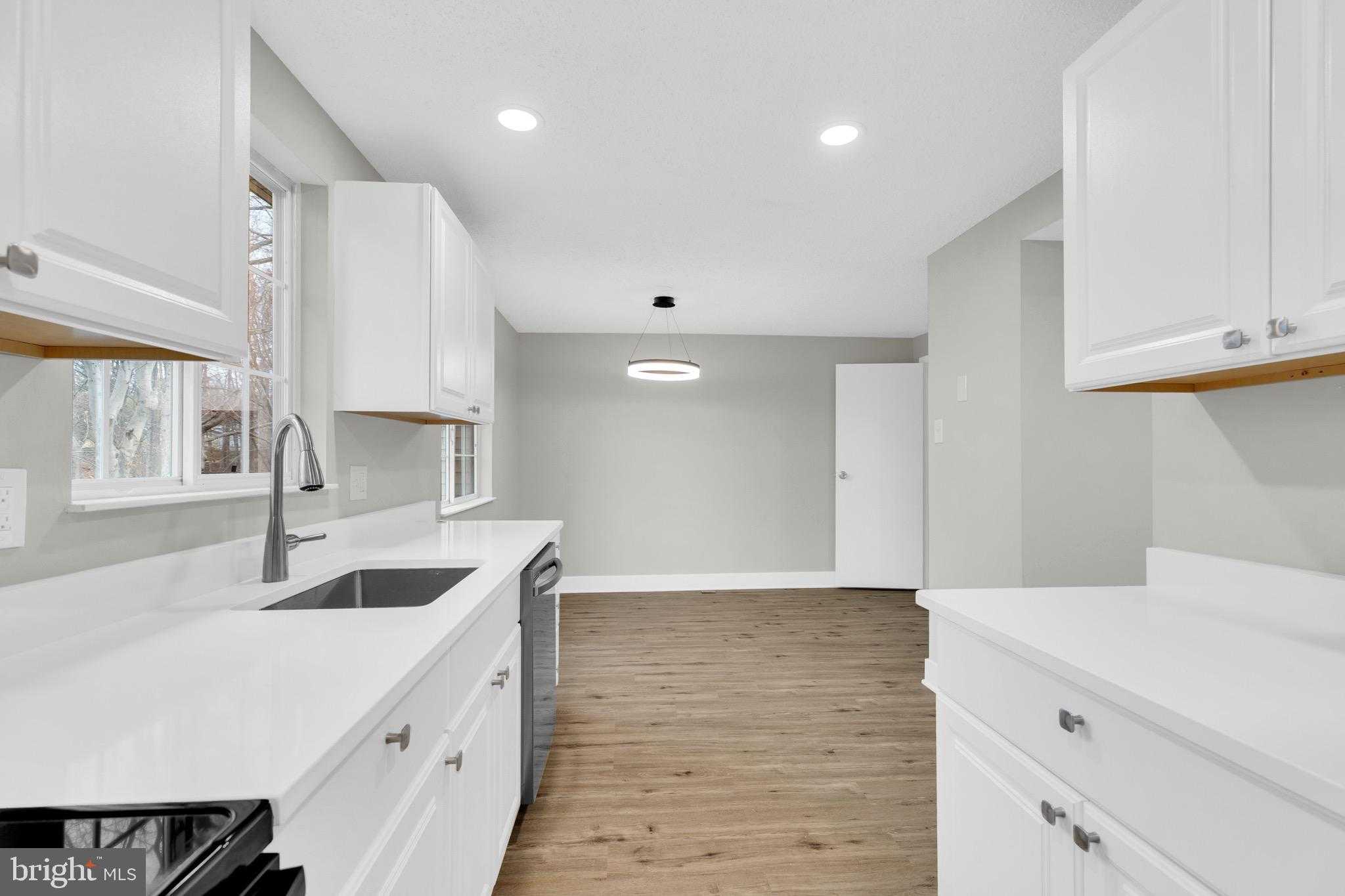 8677 Hickory Ridge CT photo 11