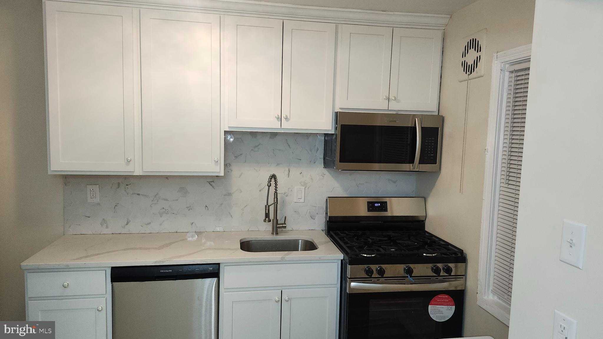 1001 Cameron Rd photo 2