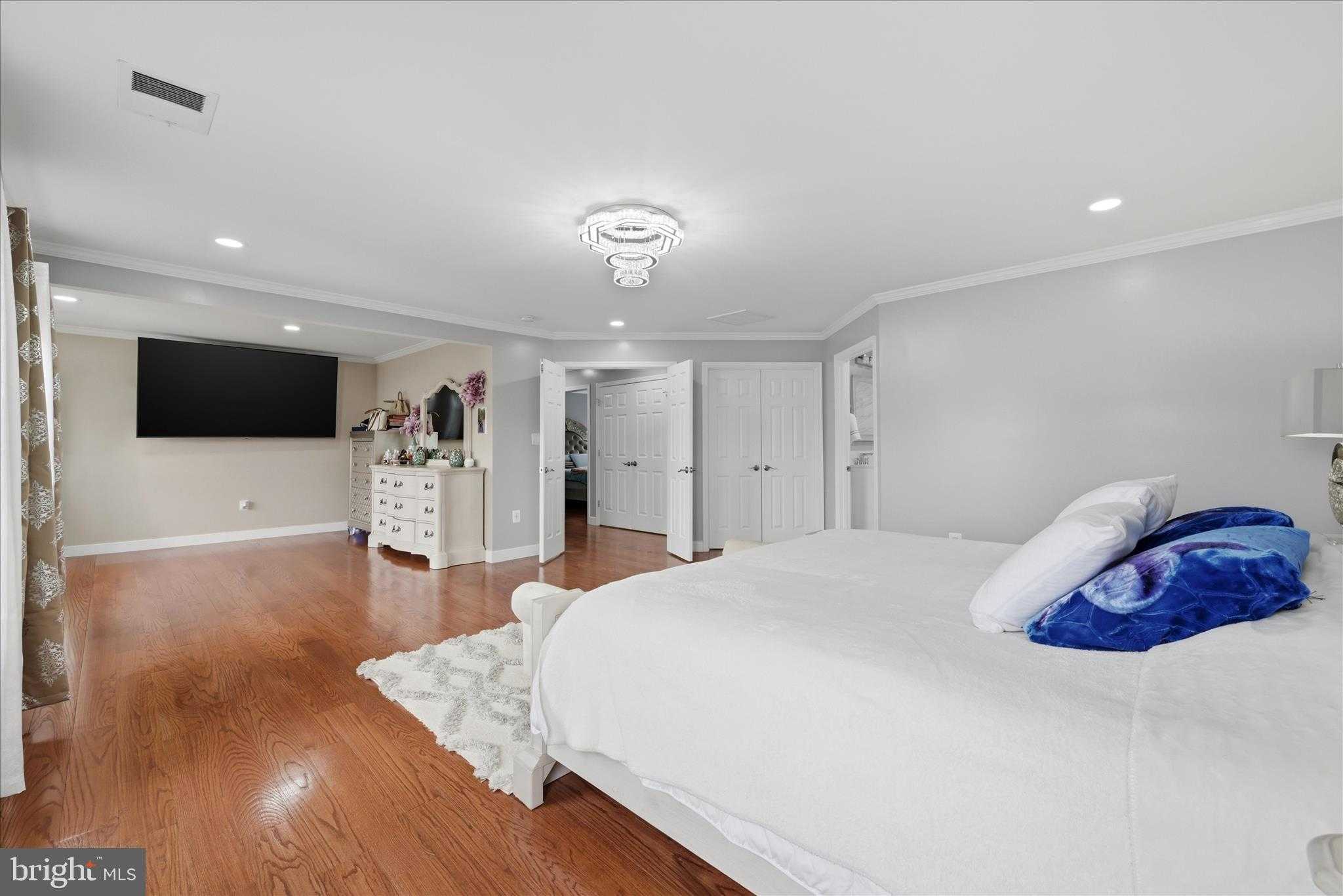 107 Paris CT photo 28