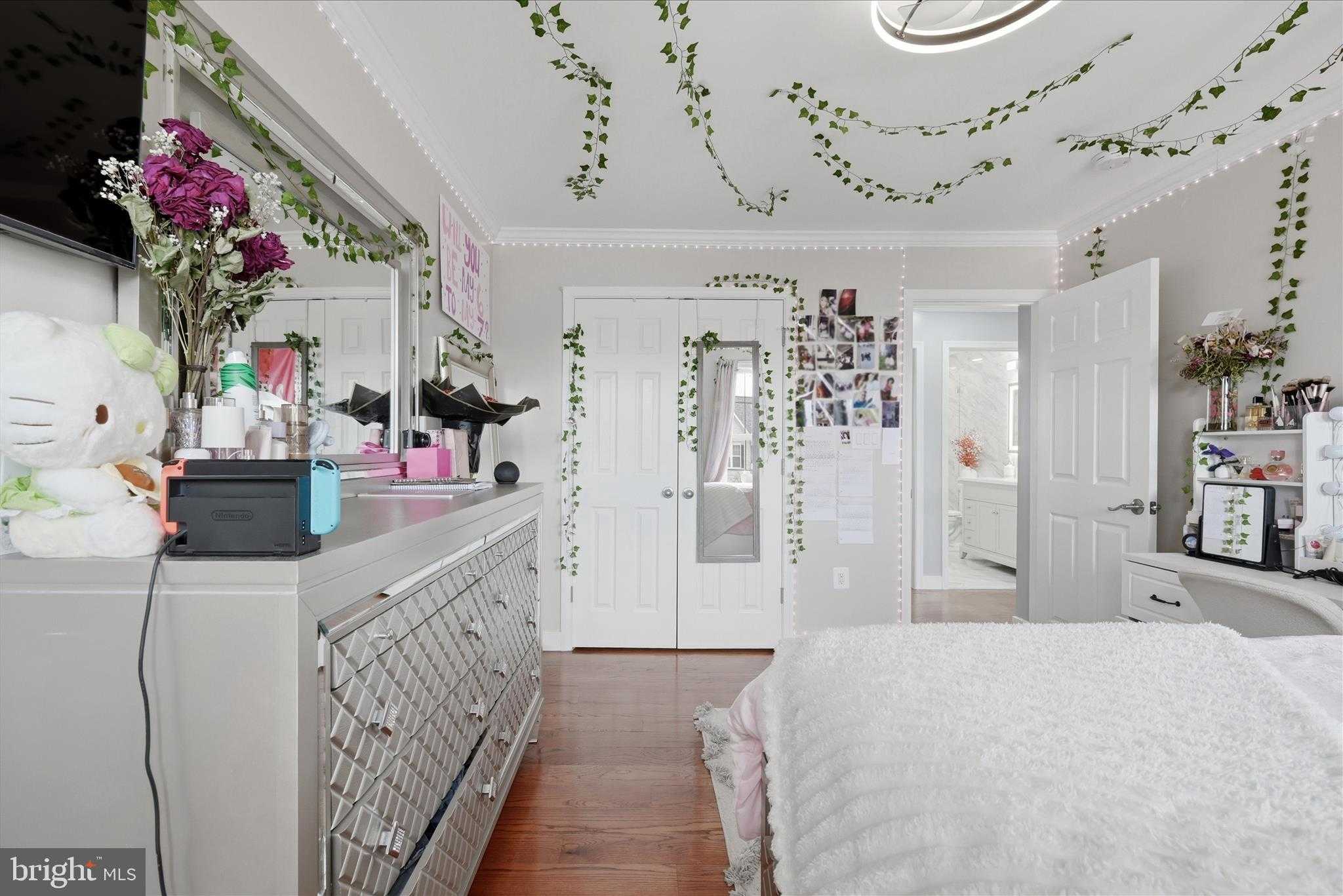 107 Paris CT photo 42