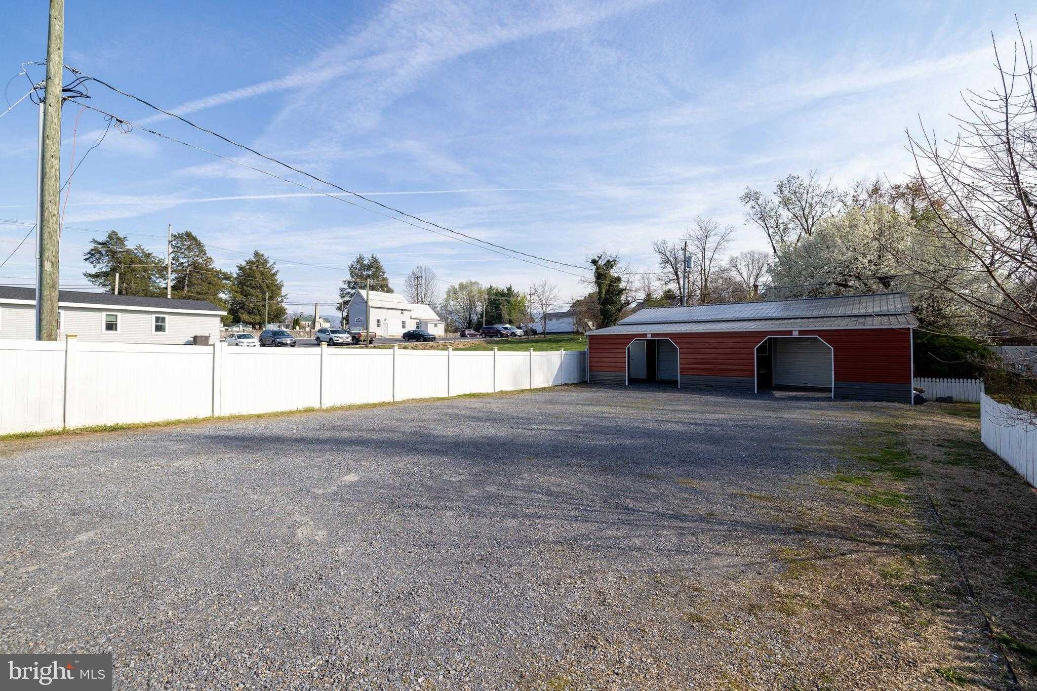 138 E Main St photo 128