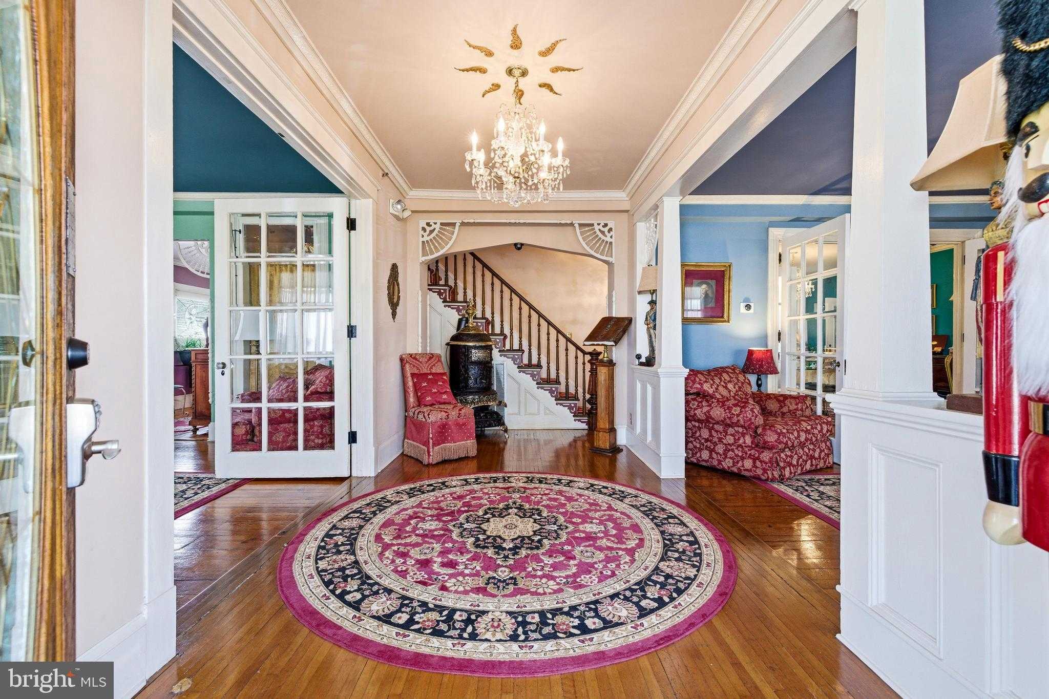 138 E Main St photo 4