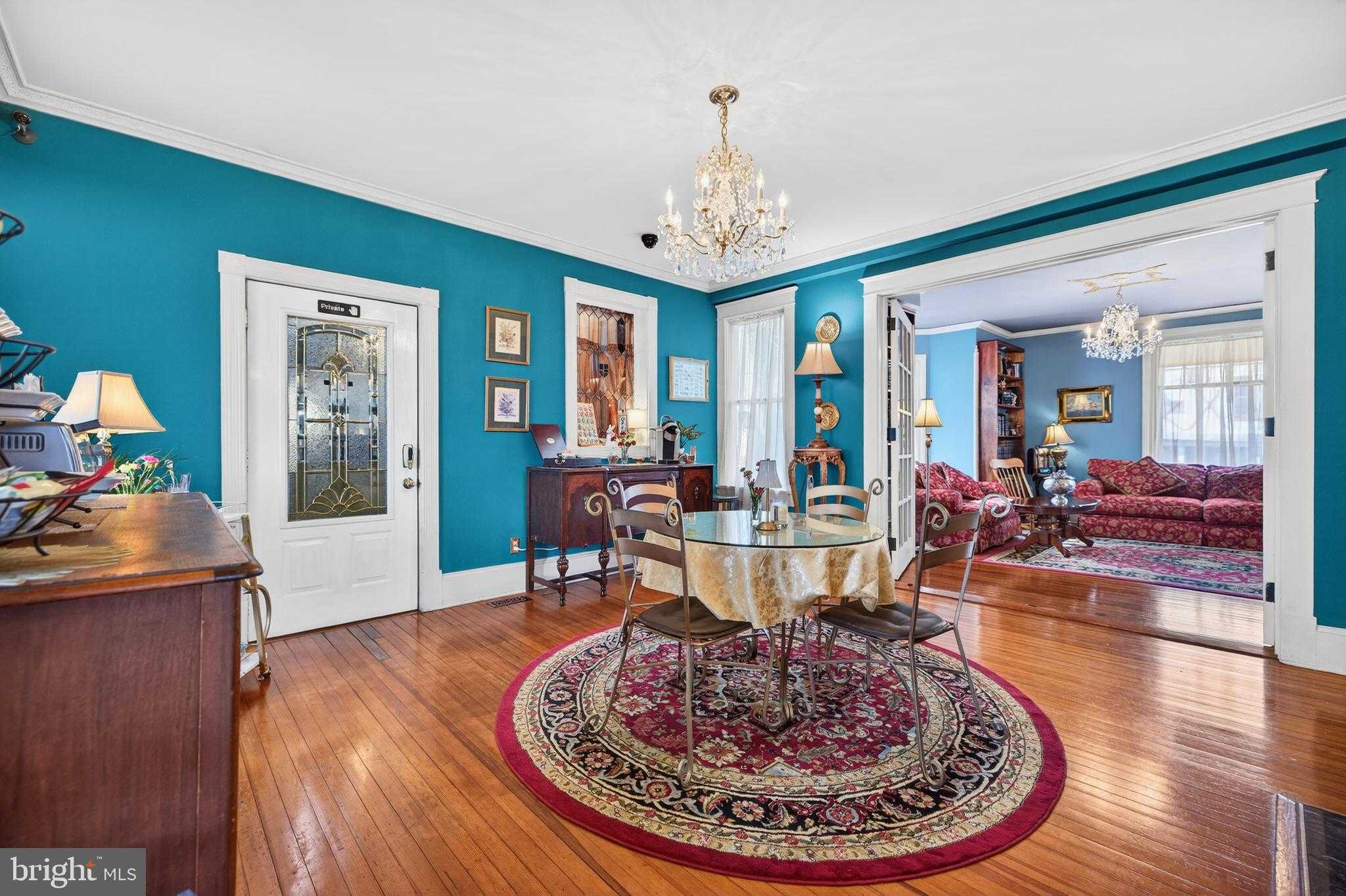 138 E Main St photo 41