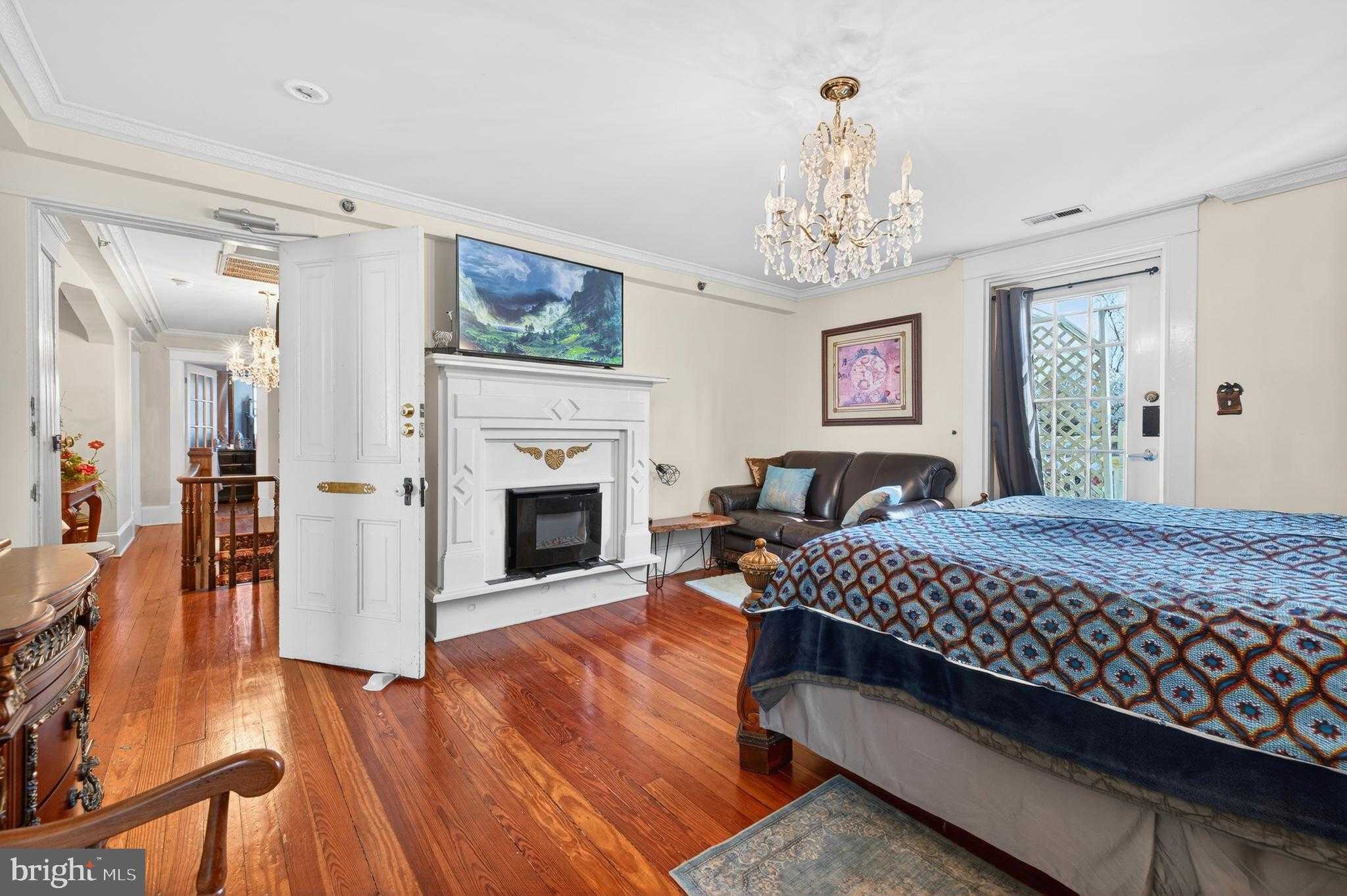 138 E Main St photo 79