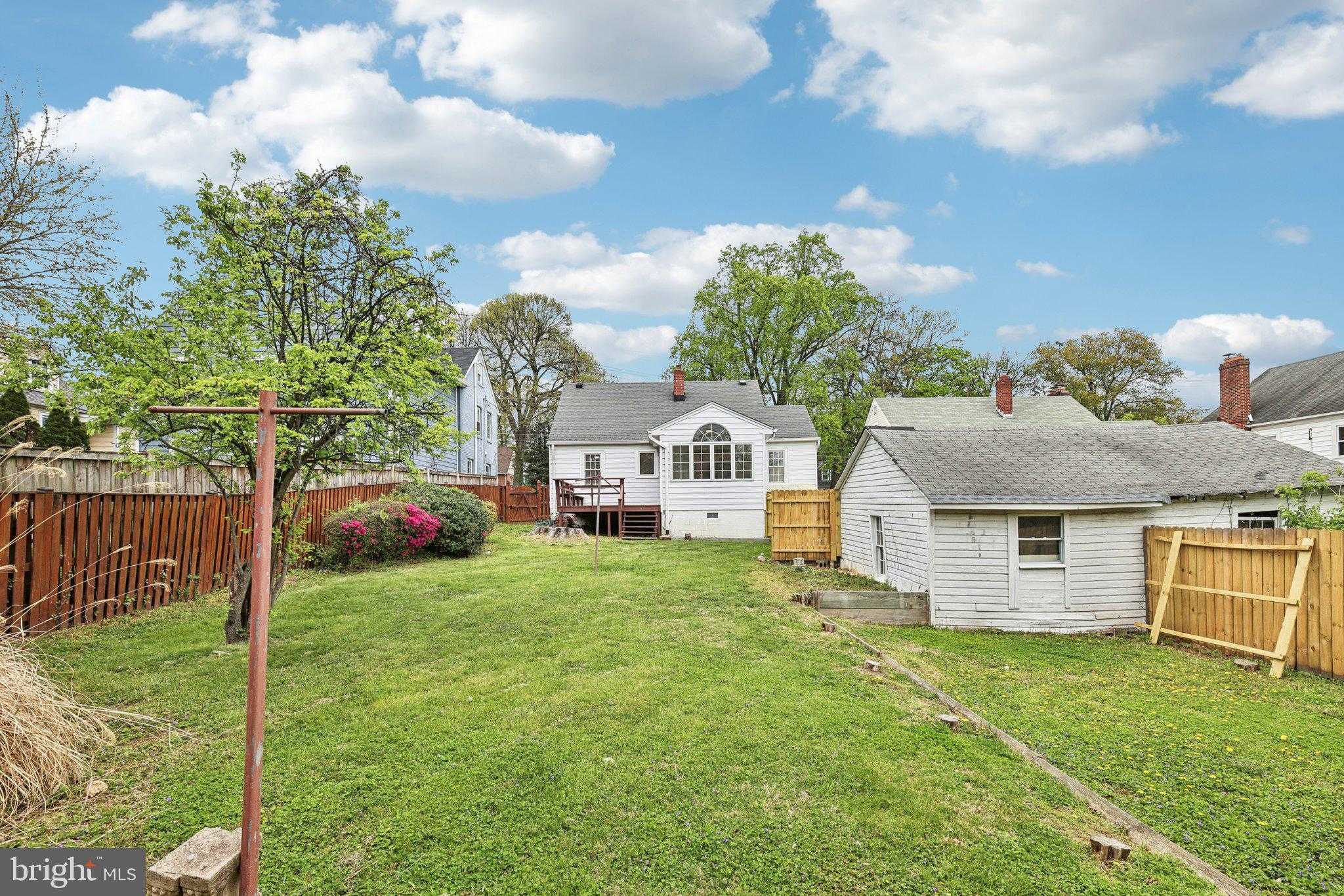 812 Forest Glen Rd photo 47