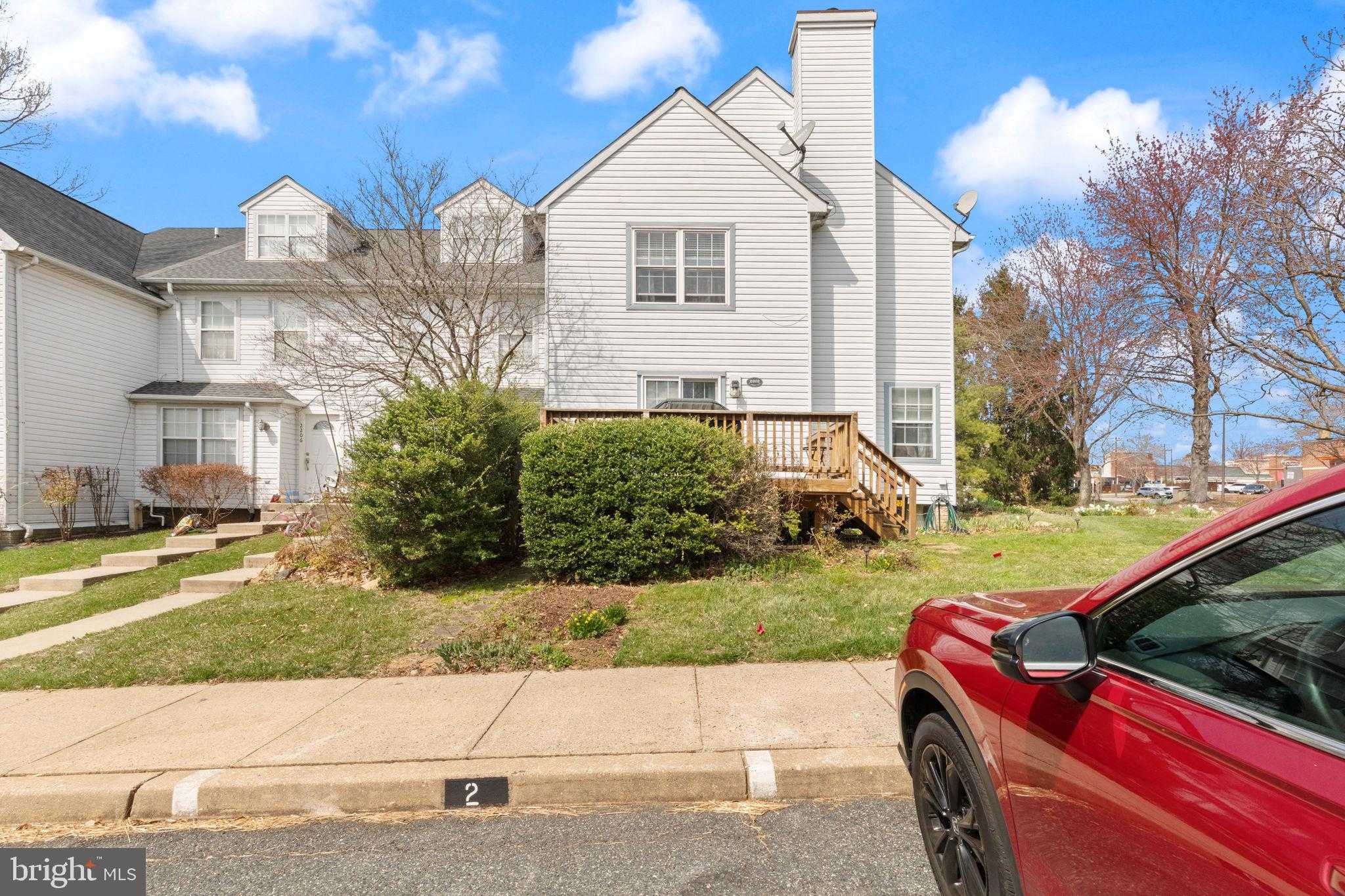 2202 N Tollgate Cir photo 3