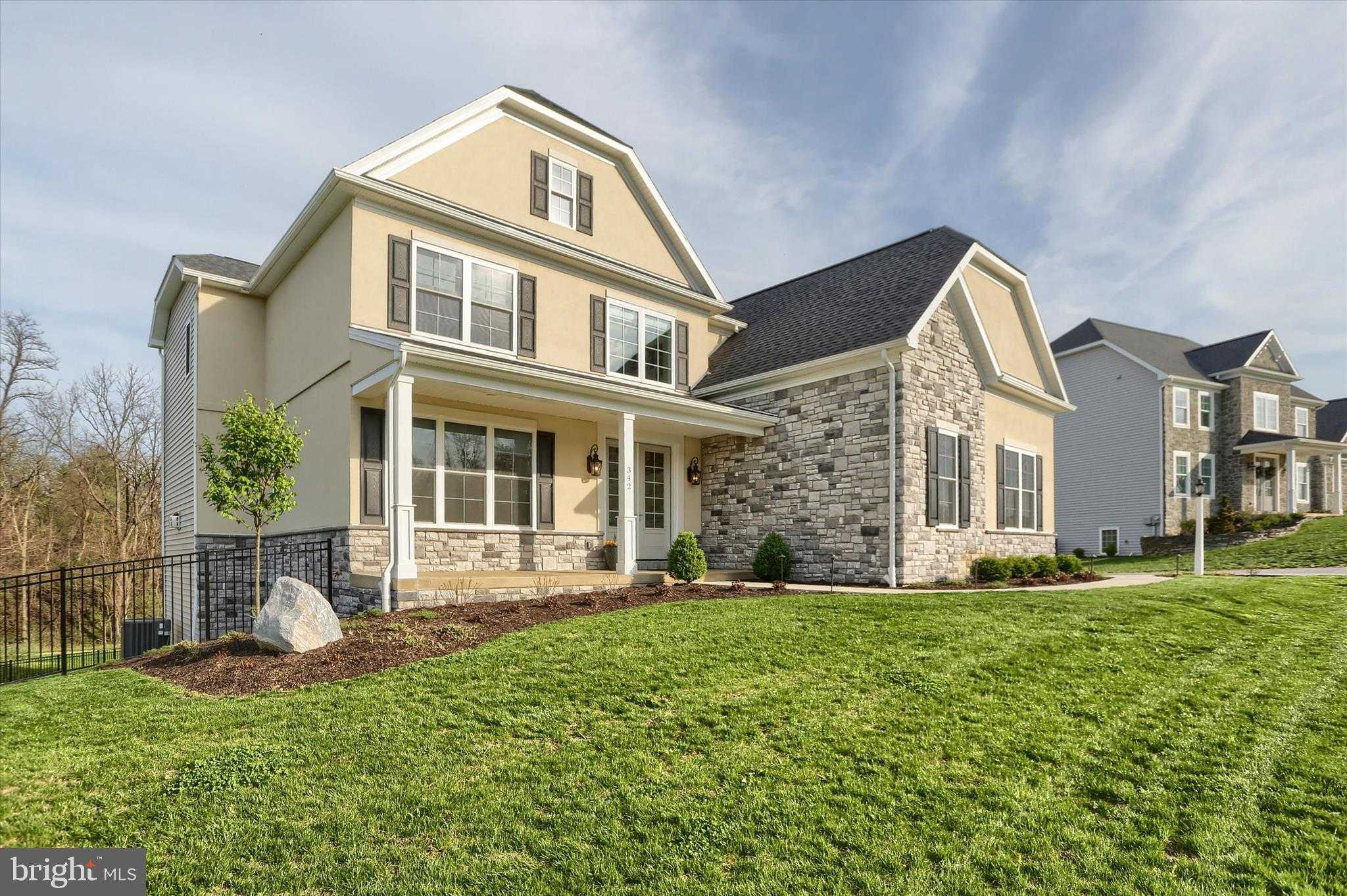 342 Pennington Dr photo 2