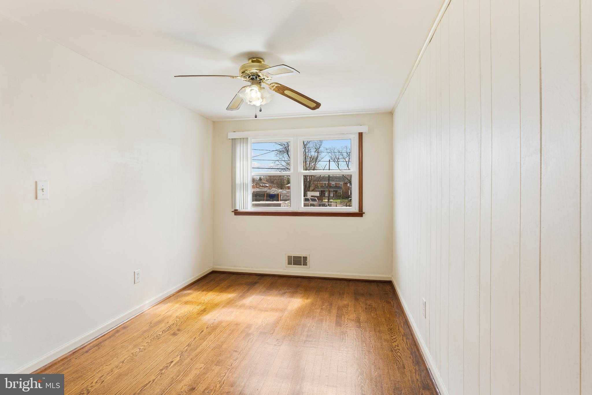 1041 Foxwood Ln photo 17