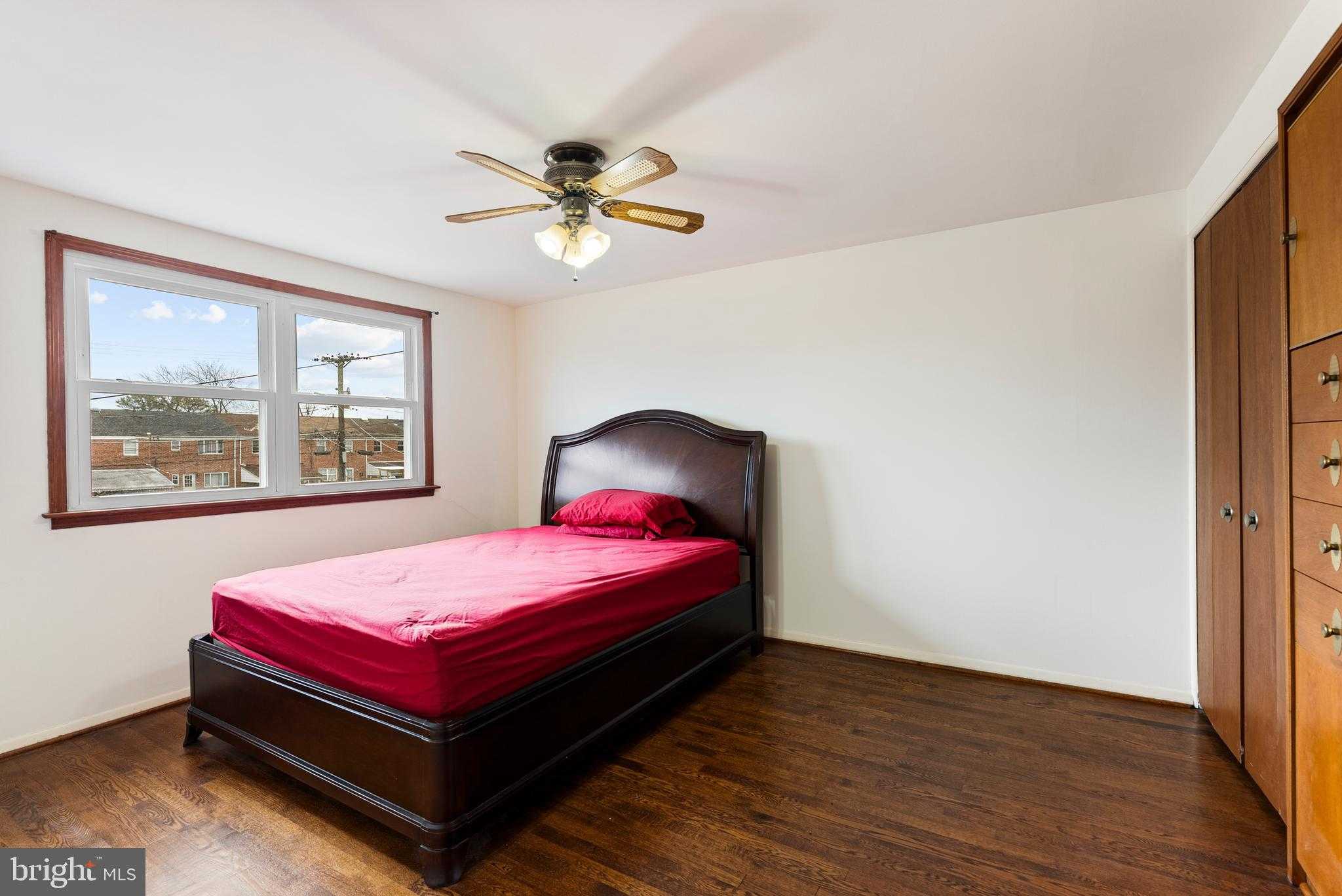 1041 Foxwood Ln photo 23